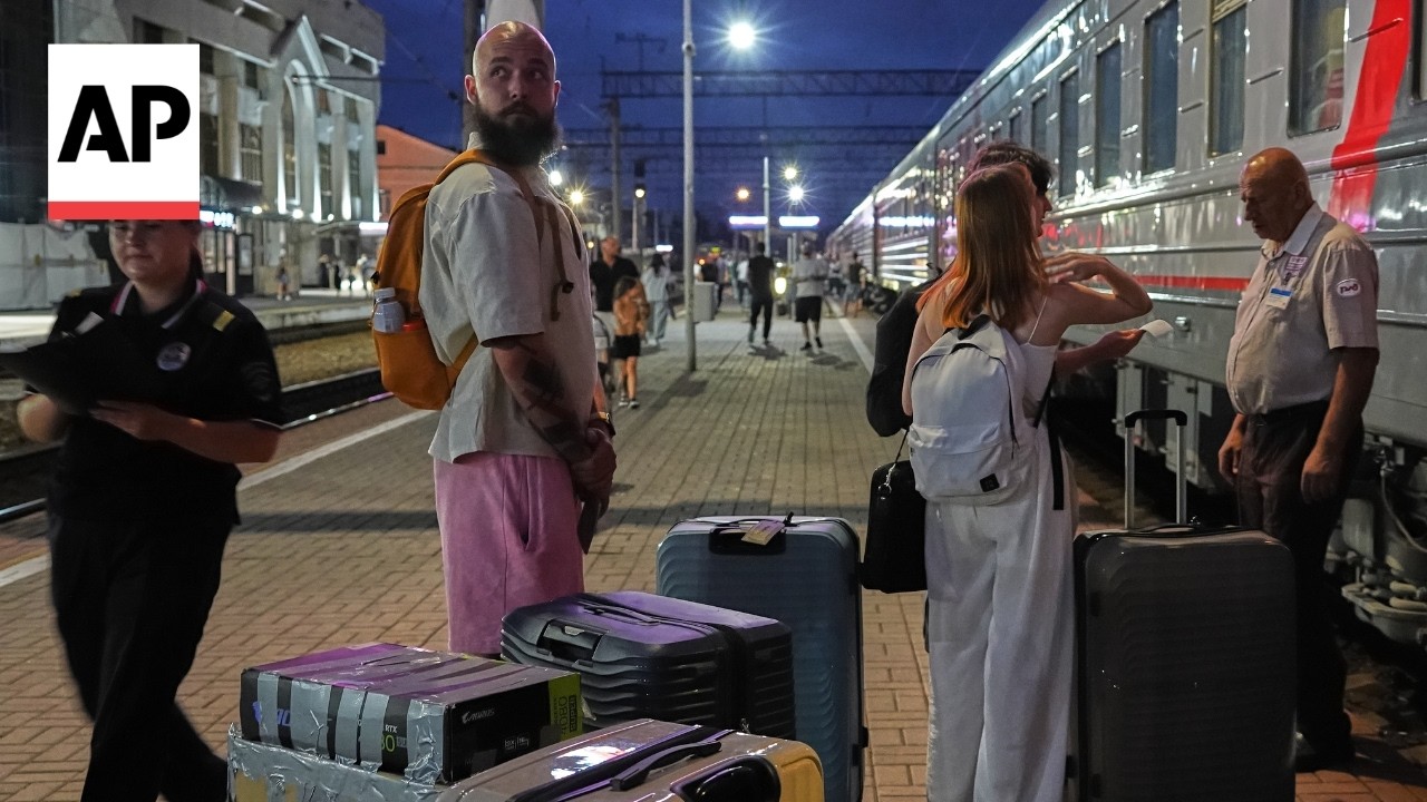 Russians flee abroad, citing fears of new mobilization and loss of freedom (Video) Russians flee abroad, citing fears of new mobilization and loss of freedom (Video)