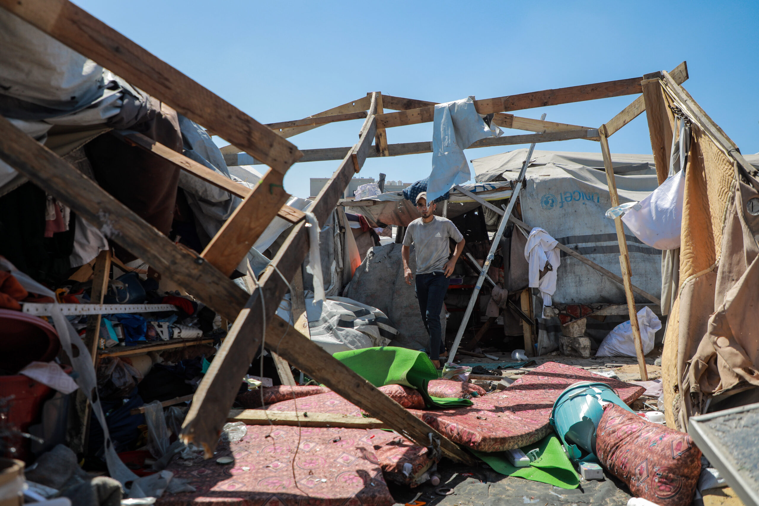 Gaza: Damaged tent inspected after missile strike #Gallery Gaza: Damaged tent inspected after missile strike #Gallery