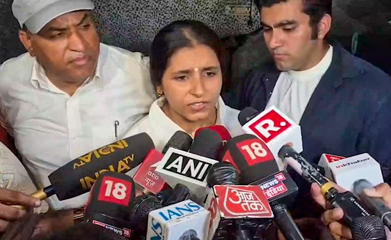 New Delhi: Golf Course Road accident victim speaks to media #Gallery New Delhi: Golf Course Road accident victim speaks to media #Gallery