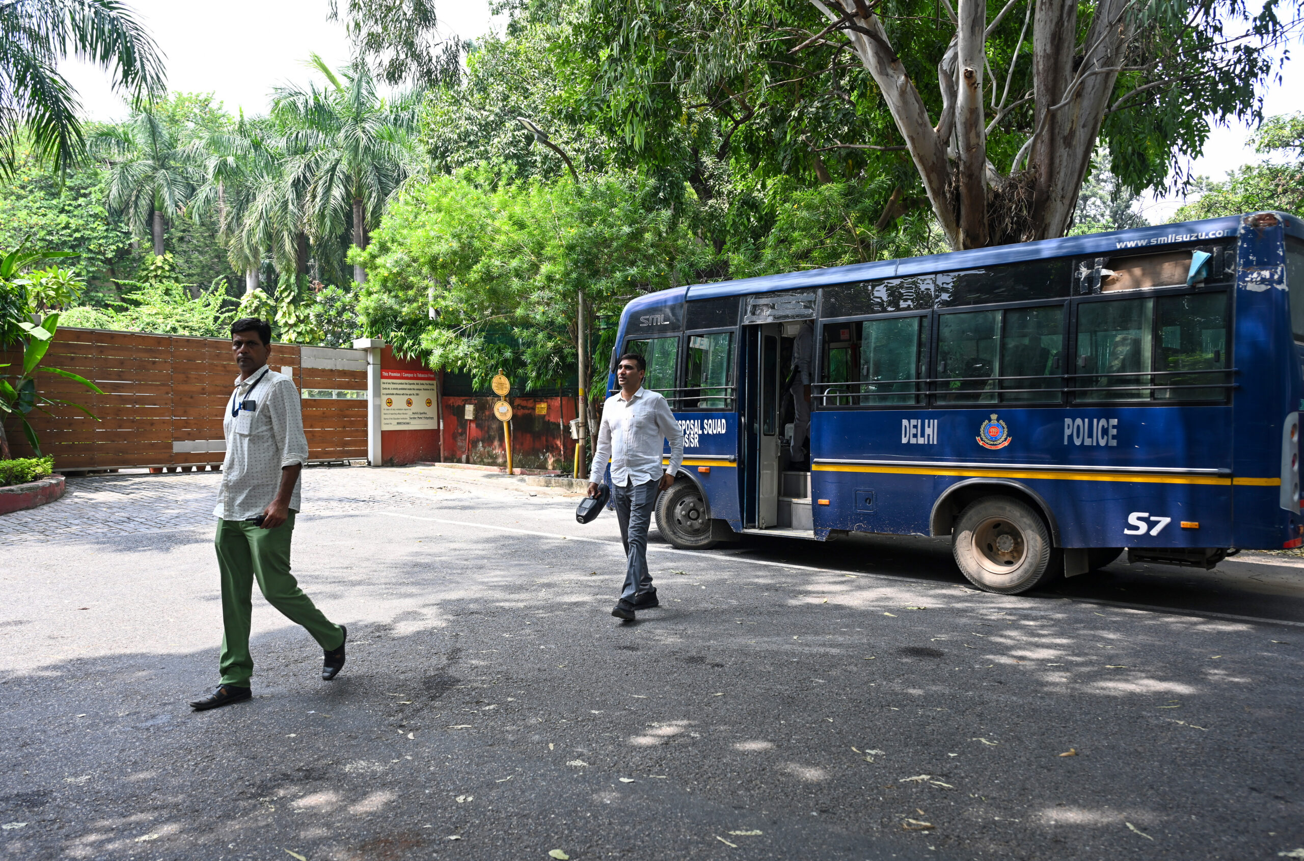 New Delhi: School evacuated after bomb threat #Gallery New Delhi: School evacuated after bomb threat #Gallery