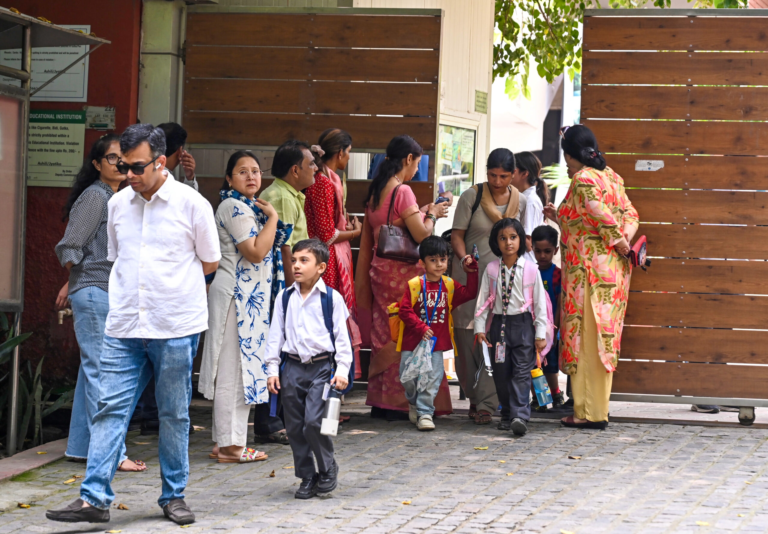 New Delhi: School evacuated after bomb threat #Gallery New Delhi: School evacuated after bomb threat #Gallery
