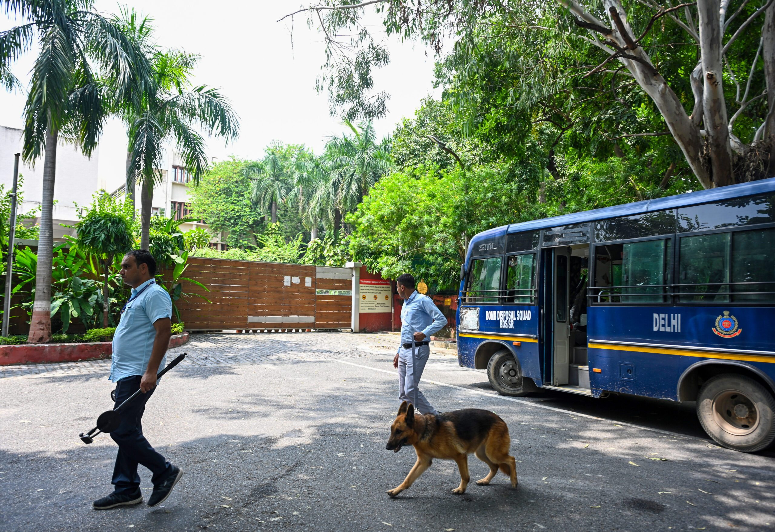 New Delhi: School evacuated after bomb threat #Gallery New Delhi: School evacuated after bomb threat #Gallery