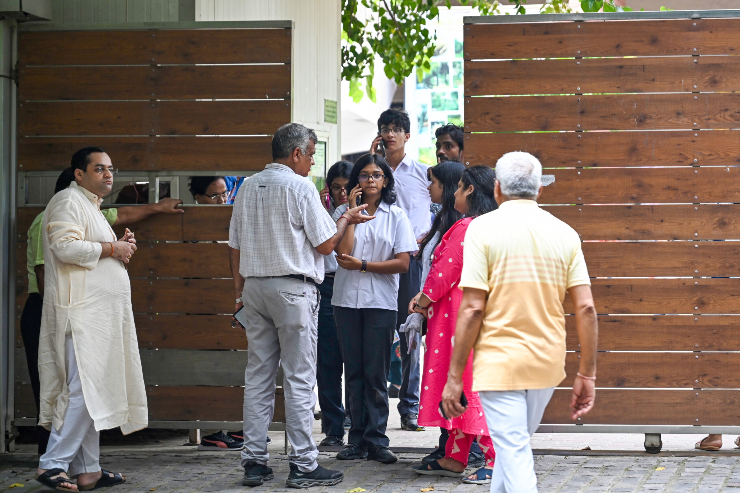 New Delhi: School evacuated after bomb threat #Gallery New Delhi: School evacuated after bomb threat #Gallery