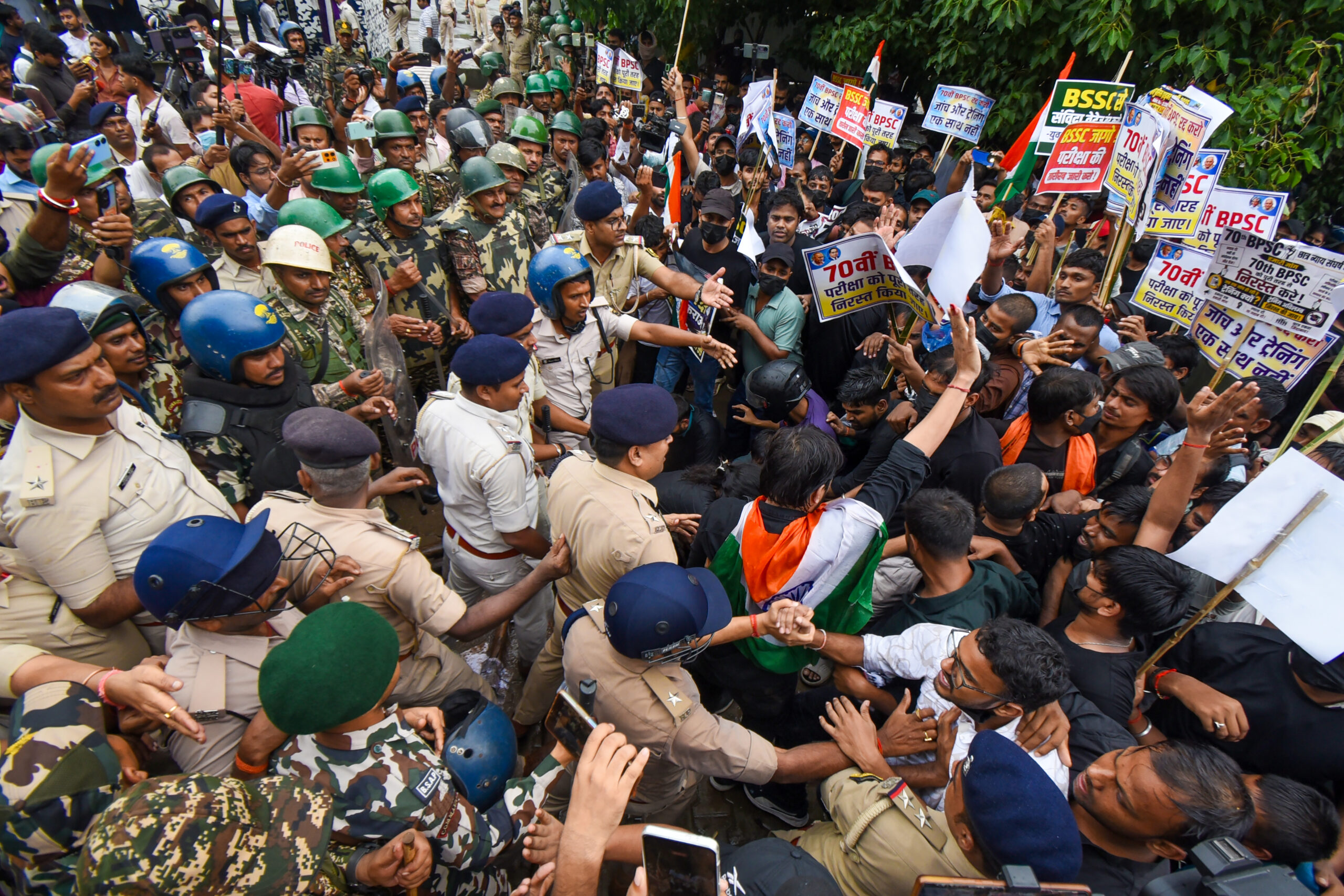 Patna: Aspirants protest over recruitment exams #Gallery Patna: Aspirants protest over recruitment exams #Gallery