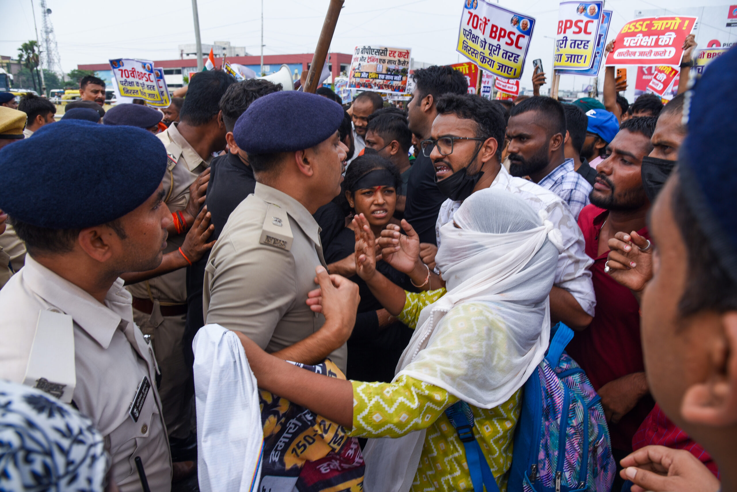 Patna: Aspirants protest over recruitment exams #Gallery Patna: Aspirants protest over recruitment exams #Gallery