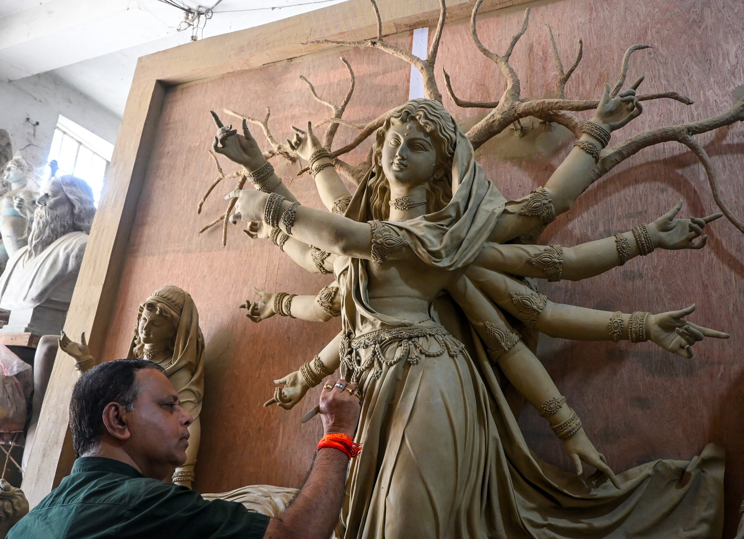 Nadia: Artisan crafts Goddess Durga idol ahead of Durga Puja #Gallery Nadia: Artisan crafts Goddess Durga idol ahead of Durga Puja #Gallery