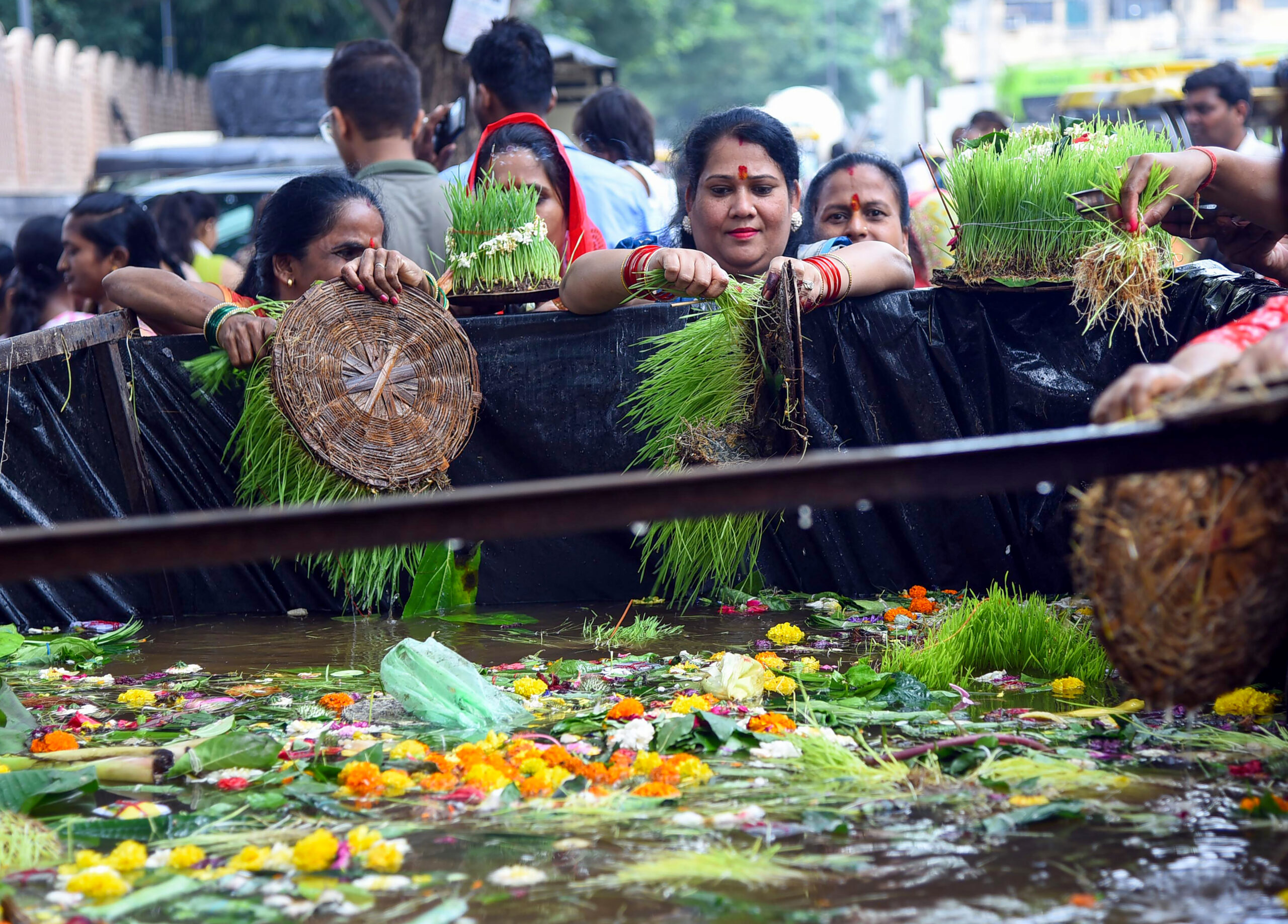 Women Immerse Gauri Idol in Nagpur #Gallery Women Immerse Gauri Idol in Nagpur #Gallery