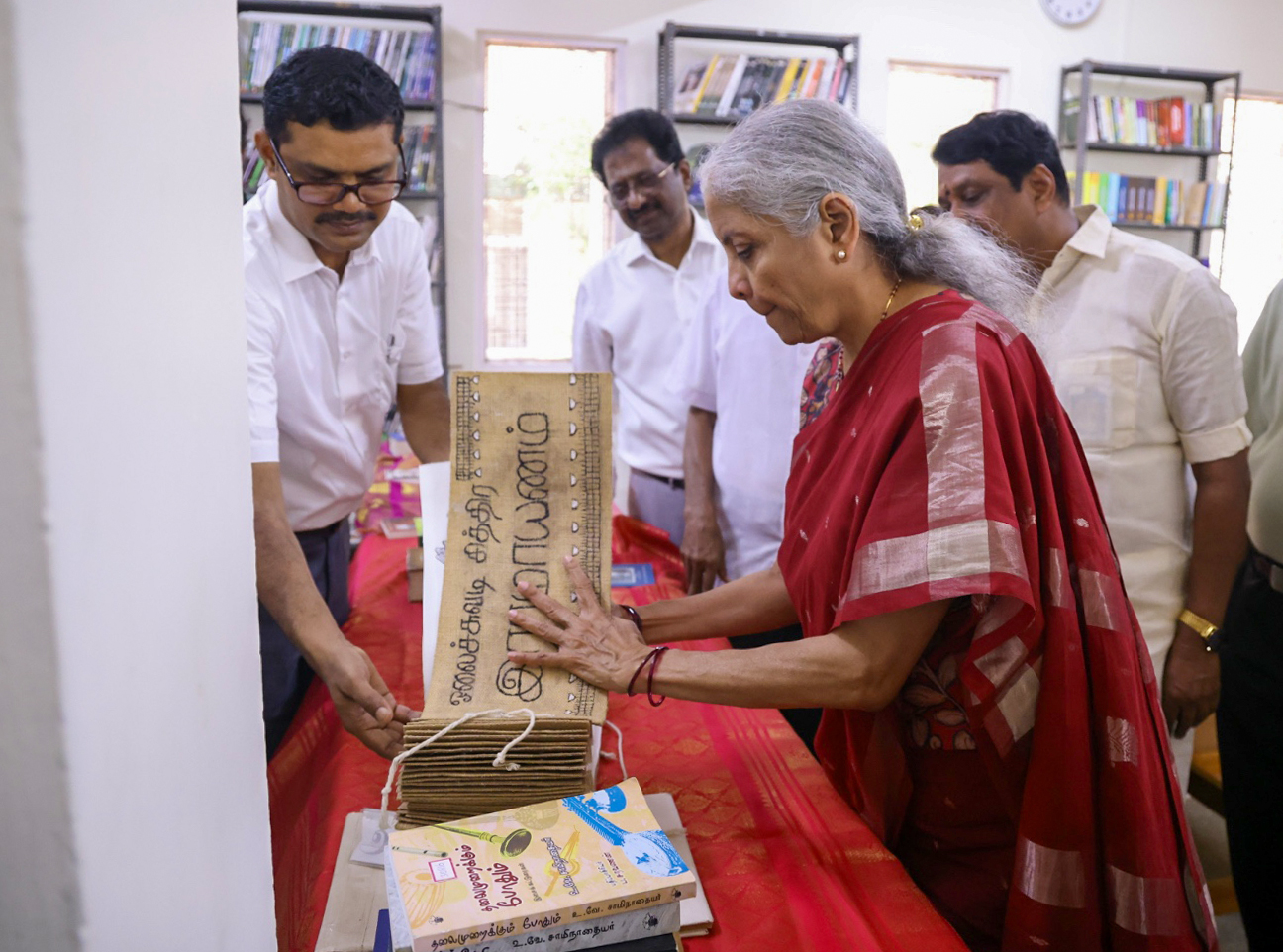 Chennai: Nirmala Sitharaman visits Dr. U. V. Swaminatha Iyer Library #Gallery Chennai: Nirmala Sitharaman visits Dr. U. V. Swaminatha Iyer Library #Gallery