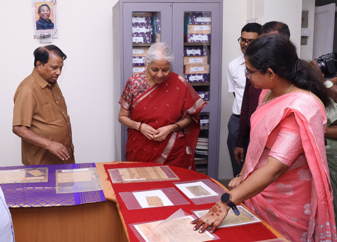 Chennai: Nirmala Sitharaman visits Dr. U. V. Swaminatha Iyer Library #Gallery Chennai: Nirmala Sitharaman visits Dr. U. V. Swaminatha Iyer Library #Gallery