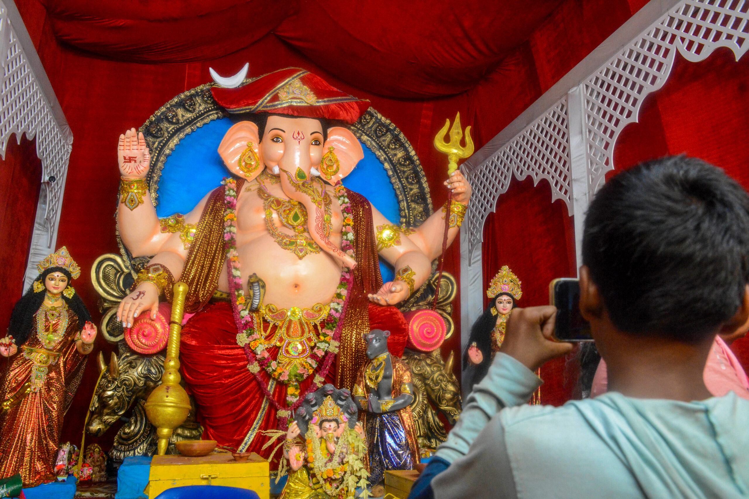Visakhapatnam: A giant Lord Ganesha idol is placed at a pandal during Ganesh Chaturthi celebrations at Poorna Market in Visakhapatnam, Andhra Pradesh, on Tuesday, September 15, 2026. (Photo: IANS)