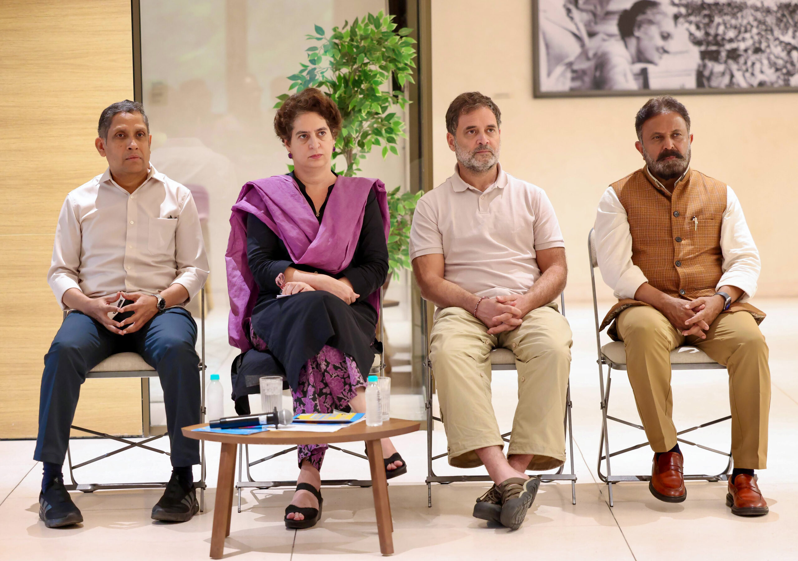 New Delhi: Rahul Gandhi Interacts with AIPC Manmohan Singh Fellows #Gallery New Delhi: Rahul Gandhi Interacts with AIPC Manmohan Singh Fellows #Gallery