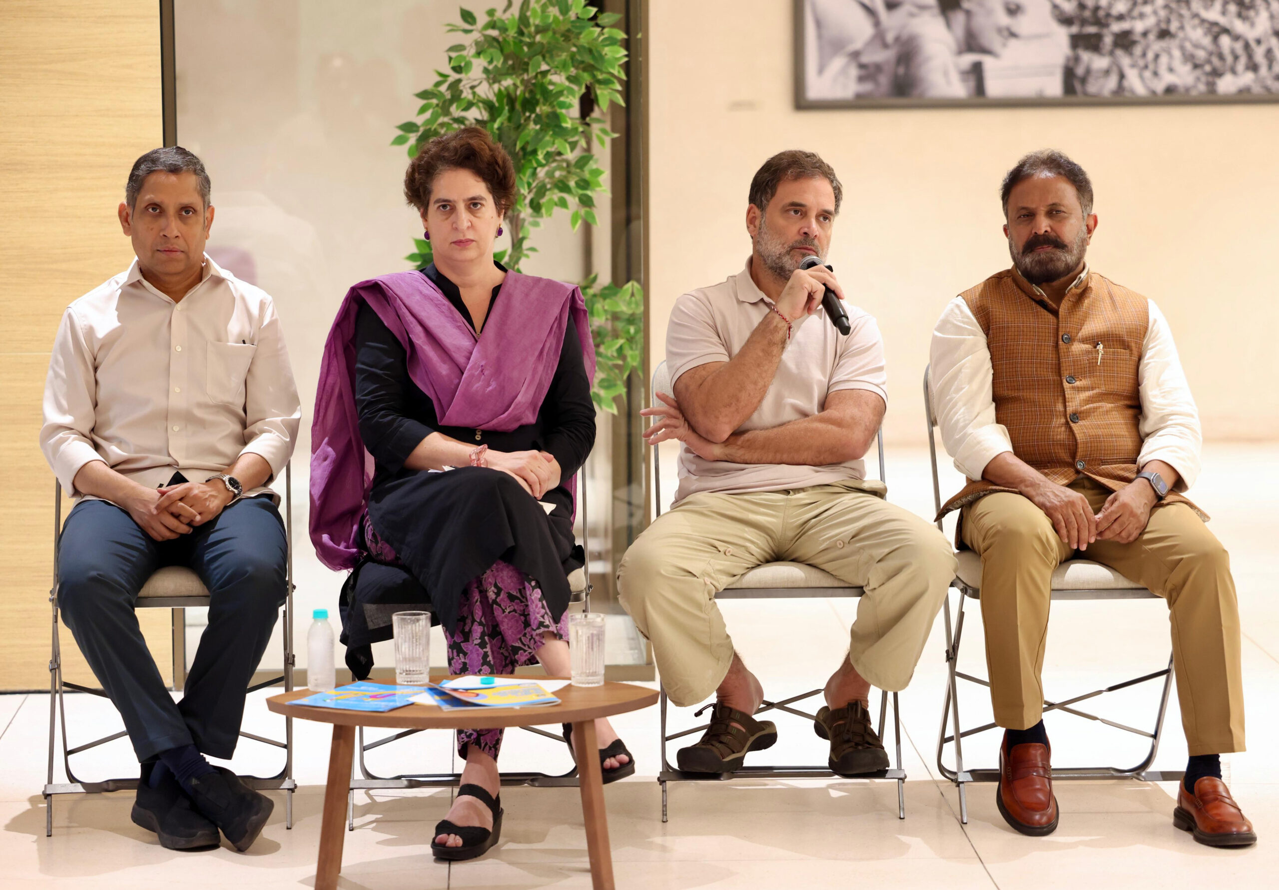 New Delhi: Rahul Gandhi Interacts with AIPC Manmohan Singh Fellows #Gallery New Delhi: Rahul Gandhi Interacts with AIPC Manmohan Singh Fellows #Gallery