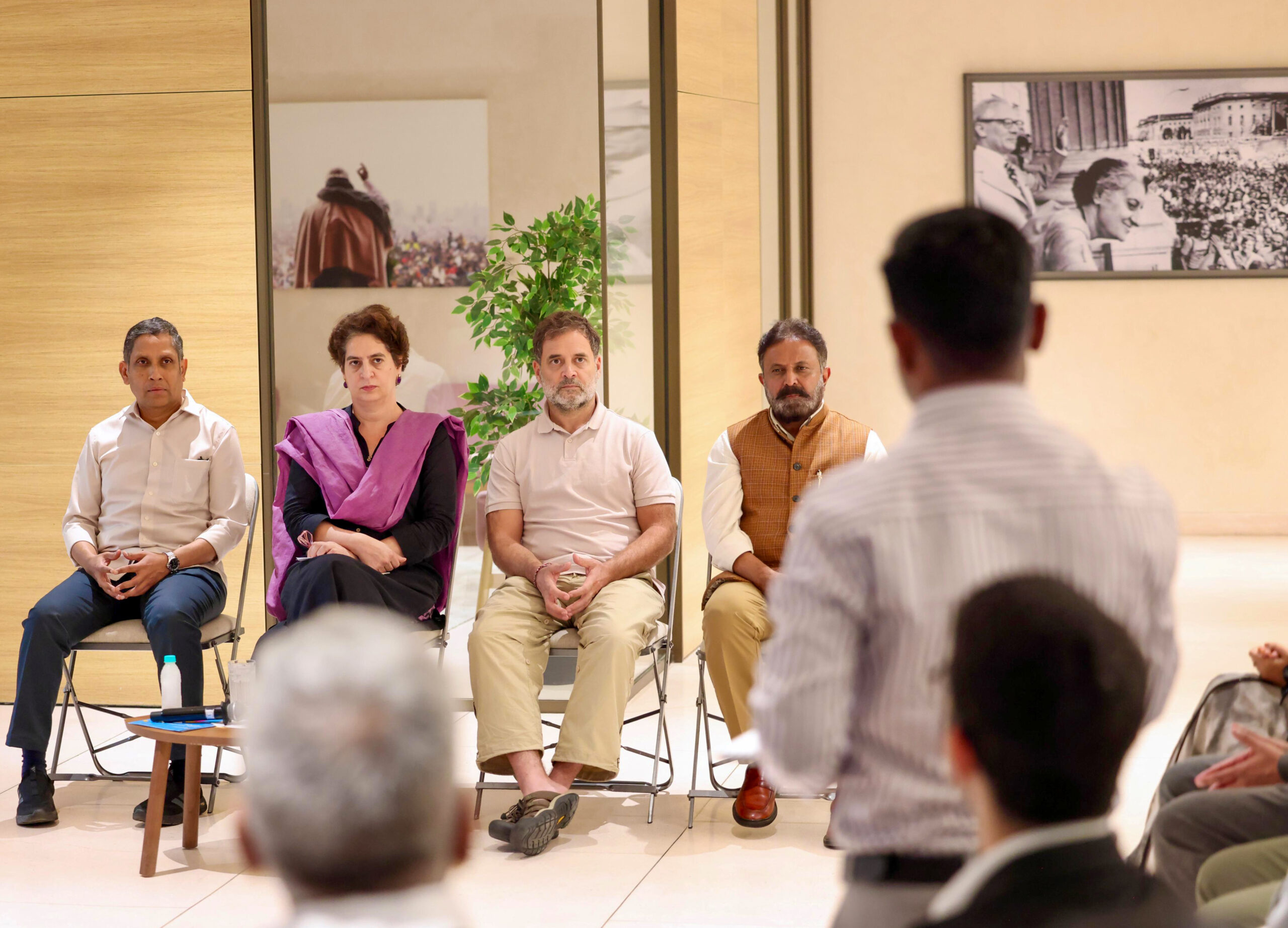 New Delhi: Rahul Gandhi Interacts with AIPC Manmohan Singh Fellows #Gallery New Delhi: Rahul Gandhi Interacts with AIPC Manmohan Singh Fellows #Gallery