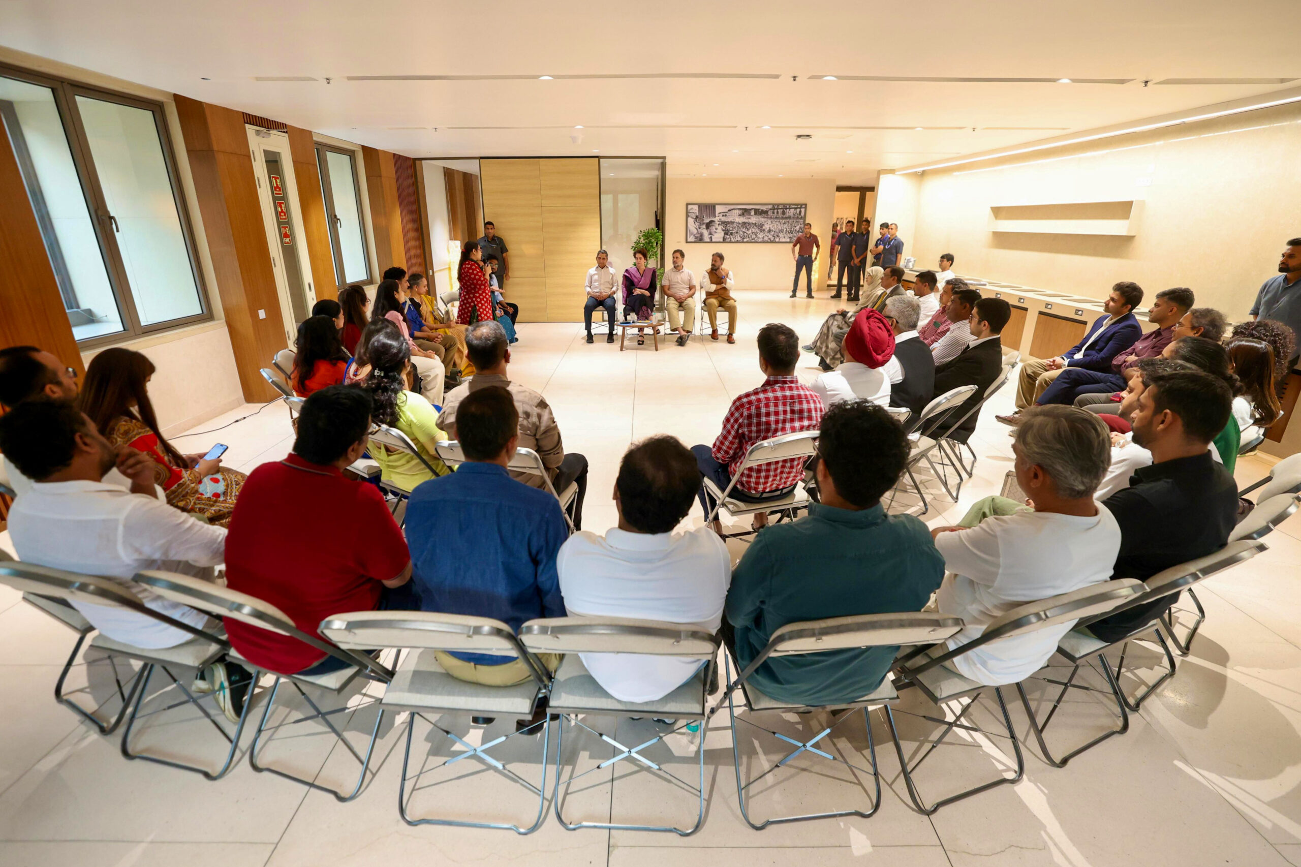 New Delhi: Rahul Gandhi Interacts with AIPC Manmohan Singh Fellows #Gallery New Delhi: Rahul Gandhi Interacts with AIPC Manmohan Singh Fellows #Gallery