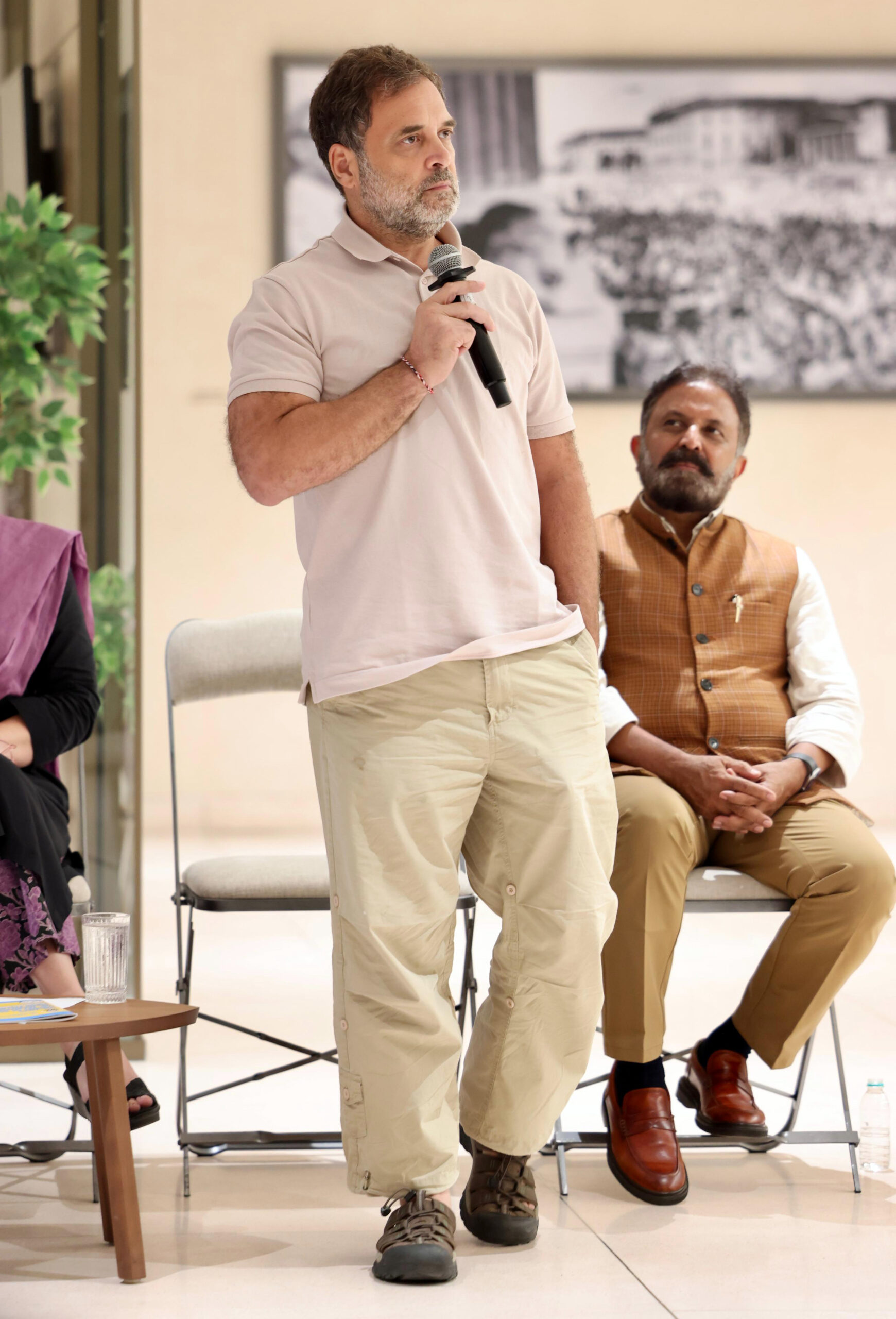 New Delhi: Rahul Gandhi Interacts with AIPC Manmohan Singh Fellows #Gallery New Delhi: Rahul Gandhi Interacts with AIPC Manmohan Singh Fellows #Gallery