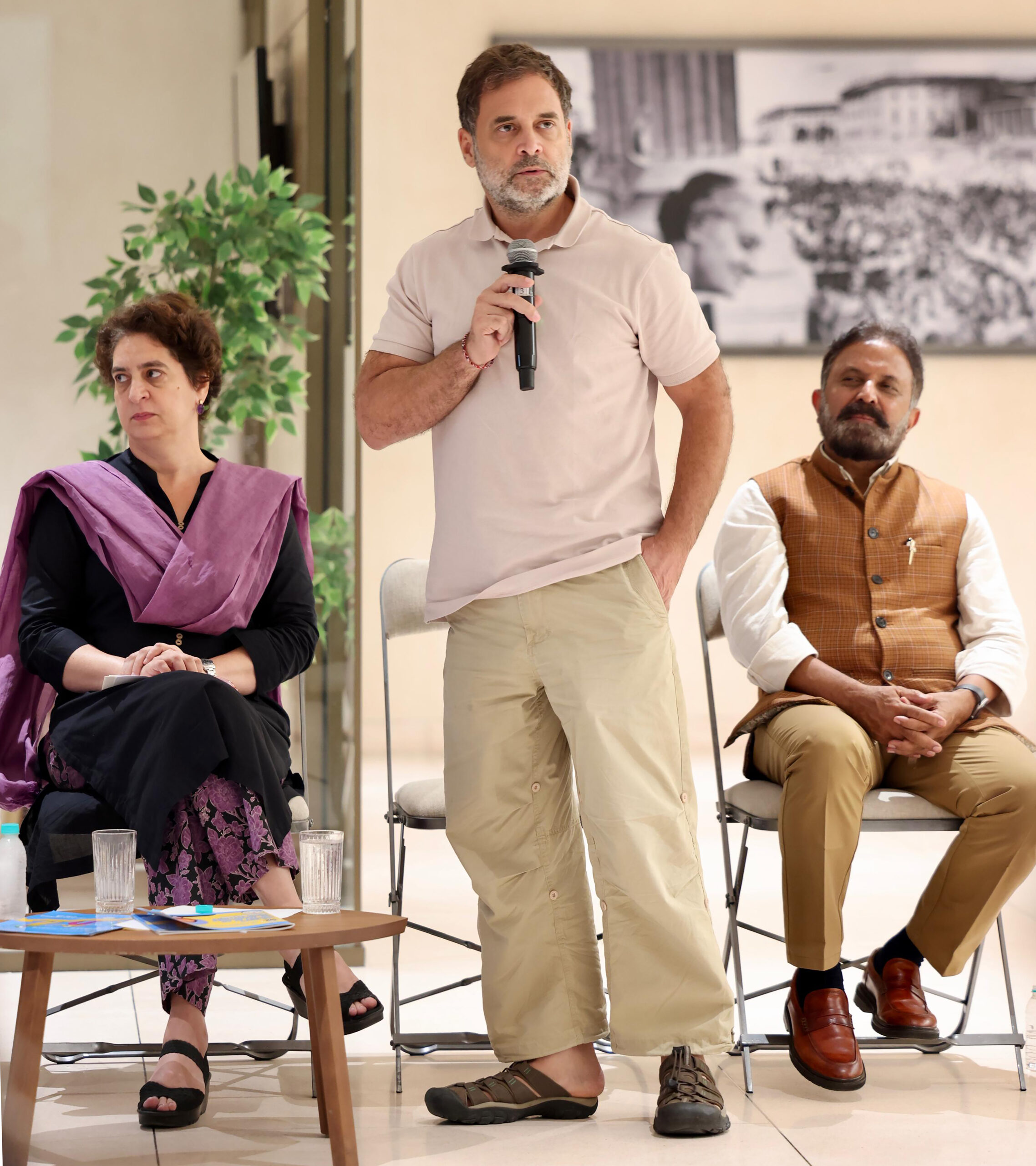 New Delhi: Rahul Gandhi Interacts with AIPC Manmohan Singh Fellows #Gallery New Delhi: Rahul Gandhi Interacts with AIPC Manmohan Singh Fellows #Gallery