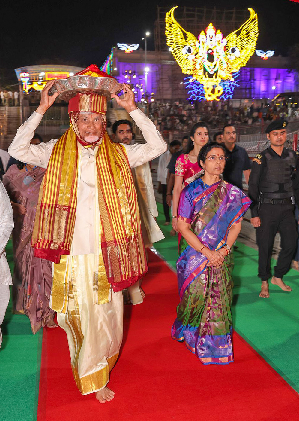 Tirumala: CM Chandrababu Naidu Visits Venkateswara Temple #Gallery Tirumala: CM Chandrababu Naidu Visits Venkateswara Temple #Gallery
