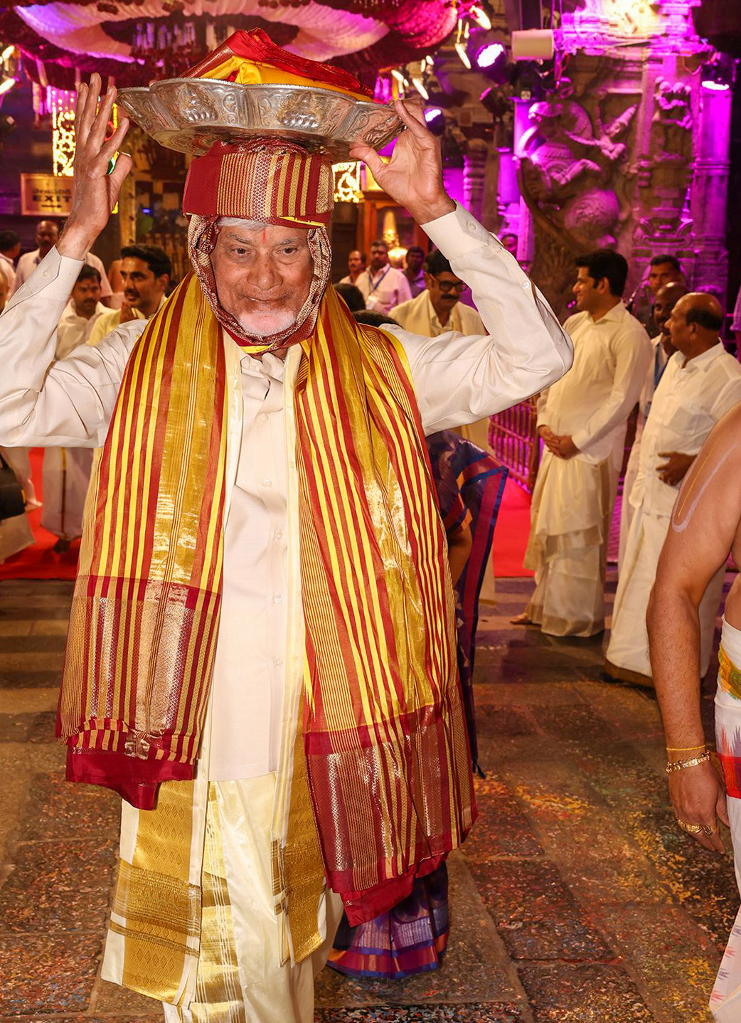Tirumala: CM Chandrababu Naidu Visits Venkateswara Temple #Gallery Tirumala: CM Chandrababu Naidu Visits Venkateswara Temple #Gallery