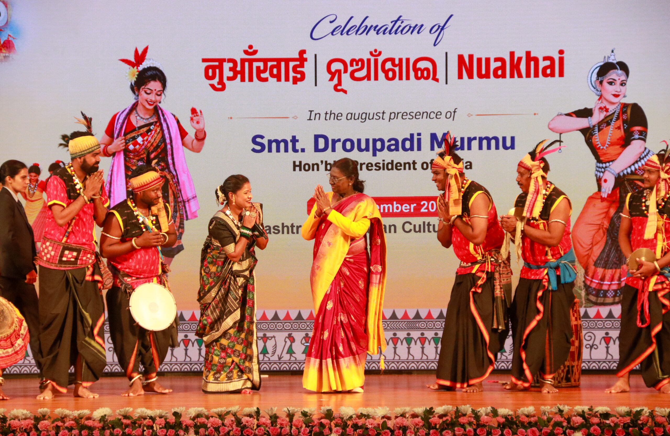 New Delhi: President Droupadi Murmu interacts with artists during a cultural programme organised to celebrate Nuakhai, one of Odisha’s important agrarian festivals, at the Rashtrapati Bhavan Cultural Centre (RBCC) in New Delhi on Tuesday, September 15, 2026. The programme featured classical and folk dance performances including Odissi, Ghumura, Dhemsa, Lanjia Saura and Sambalpuri, showcasing the rich and diverse cultural heritage of Odisha. (Photo: IANS/Qamar Sibtain)