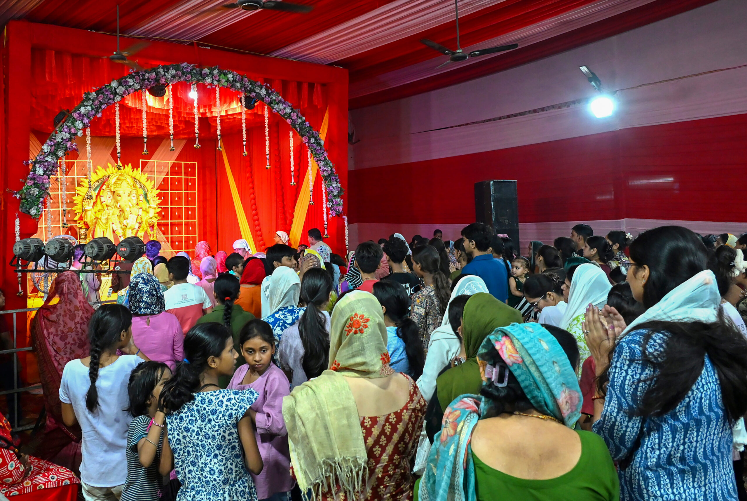 Ghaziabad: Devotees participate in Sandhya Aarti during the Ganesh Chaturthi festival celebrations in Ghaziabad on Tuesday, September 15, 2026. (Photo: IANS)