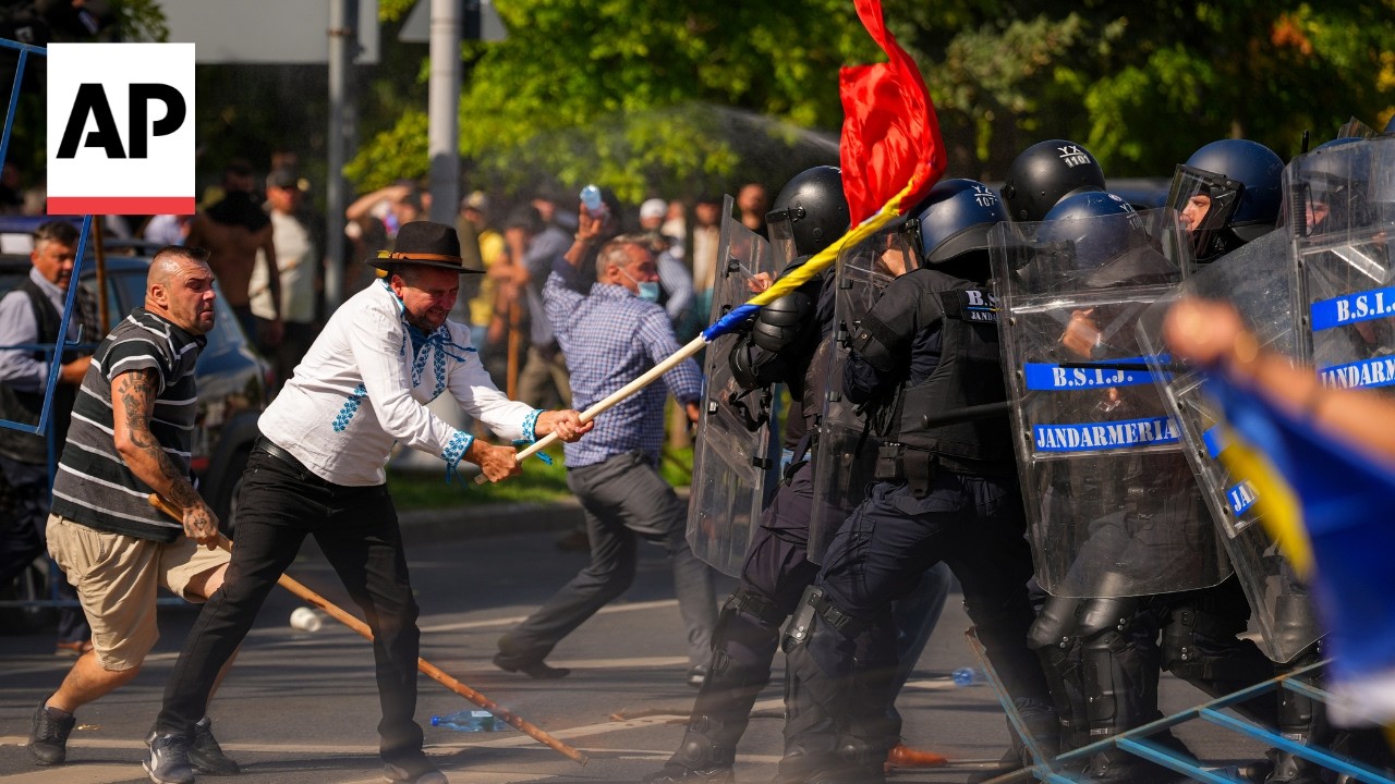 Farmers and security forces clash in Romania during a protest (Video) Farmers and security forces clash in Romania during a protest (Video)