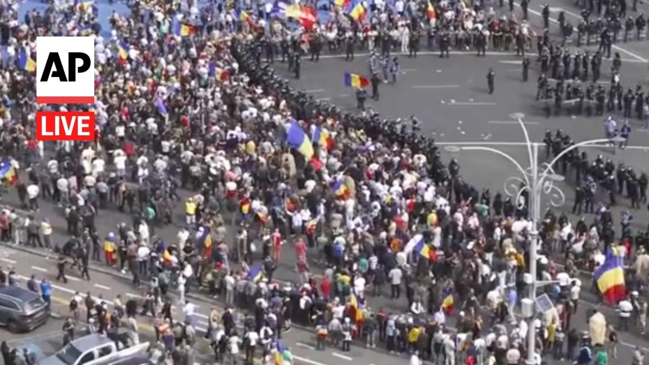 LIVE: Farmers protest in Romania (Video)