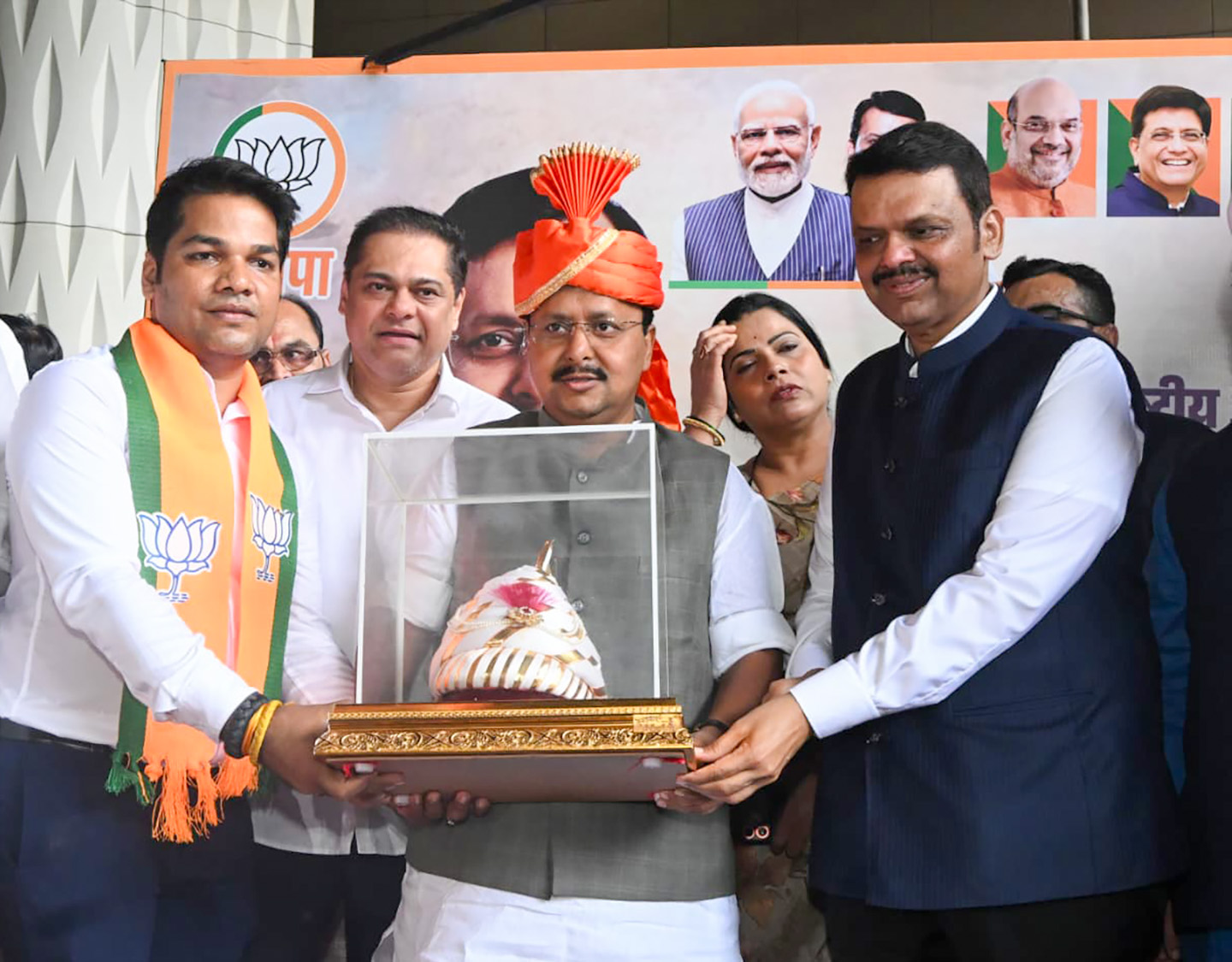 Mumbai: Nitin Nabin welcomed by BJP leaders #Gallery Mumbai: Nitin Nabin welcomed by BJP leaders #Gallery