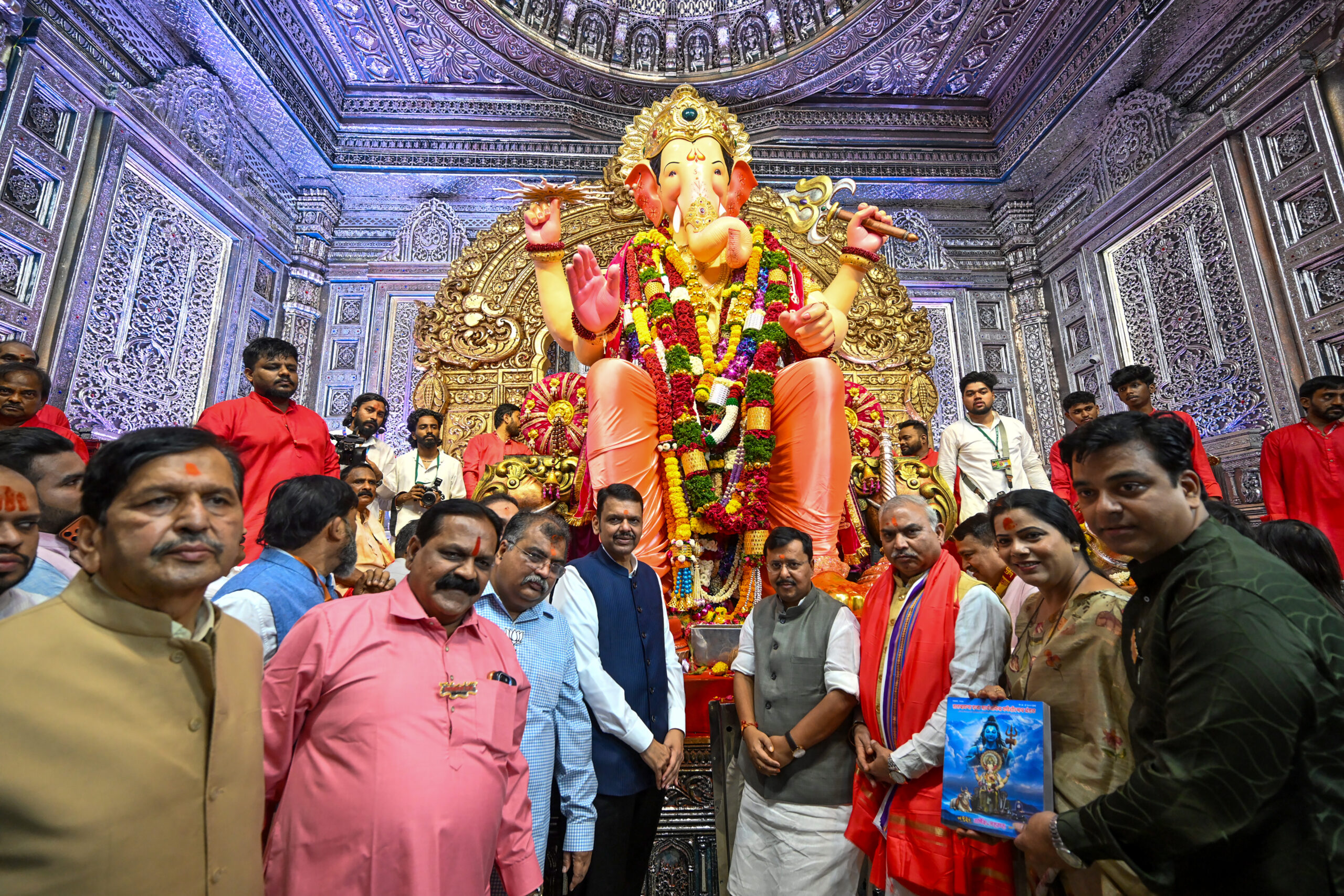 Mumbai: Bharatiya Janata Party National President Nitin Nabin and Maharashtra Chief Minister Devendra Fadnavis offer prayers at Lalbaugcha Raja during Ganeshotsav celebrations in Mumbai on Wednesday, September 16, 2026. (Photo: IANS)