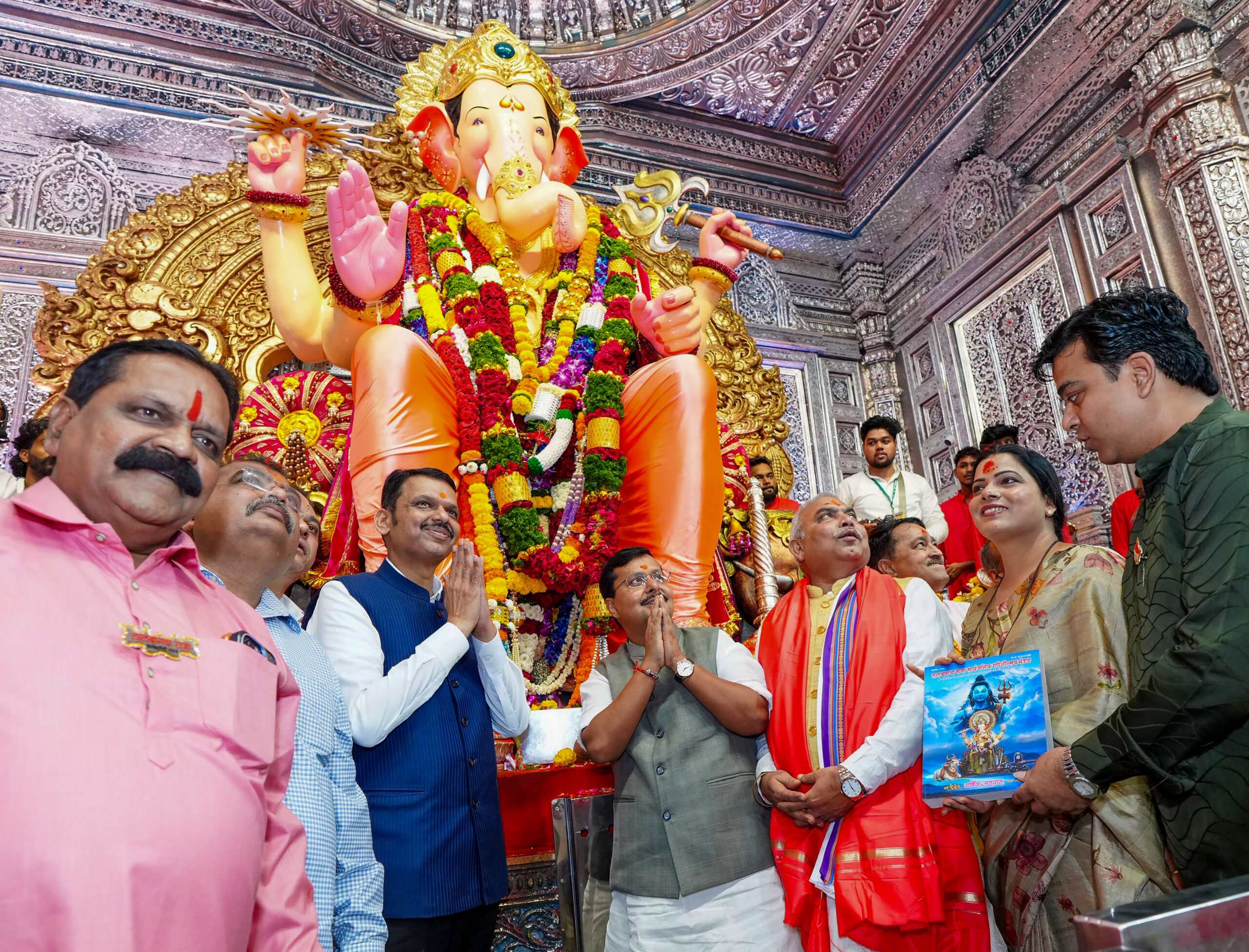 Mumbai: Nitin Nabin and CM Fadnavis visit Lalbaugcha Raja #Gallery Mumbai: Nitin Nabin and CM Fadnavis visit Lalbaugcha Raja #Gallery