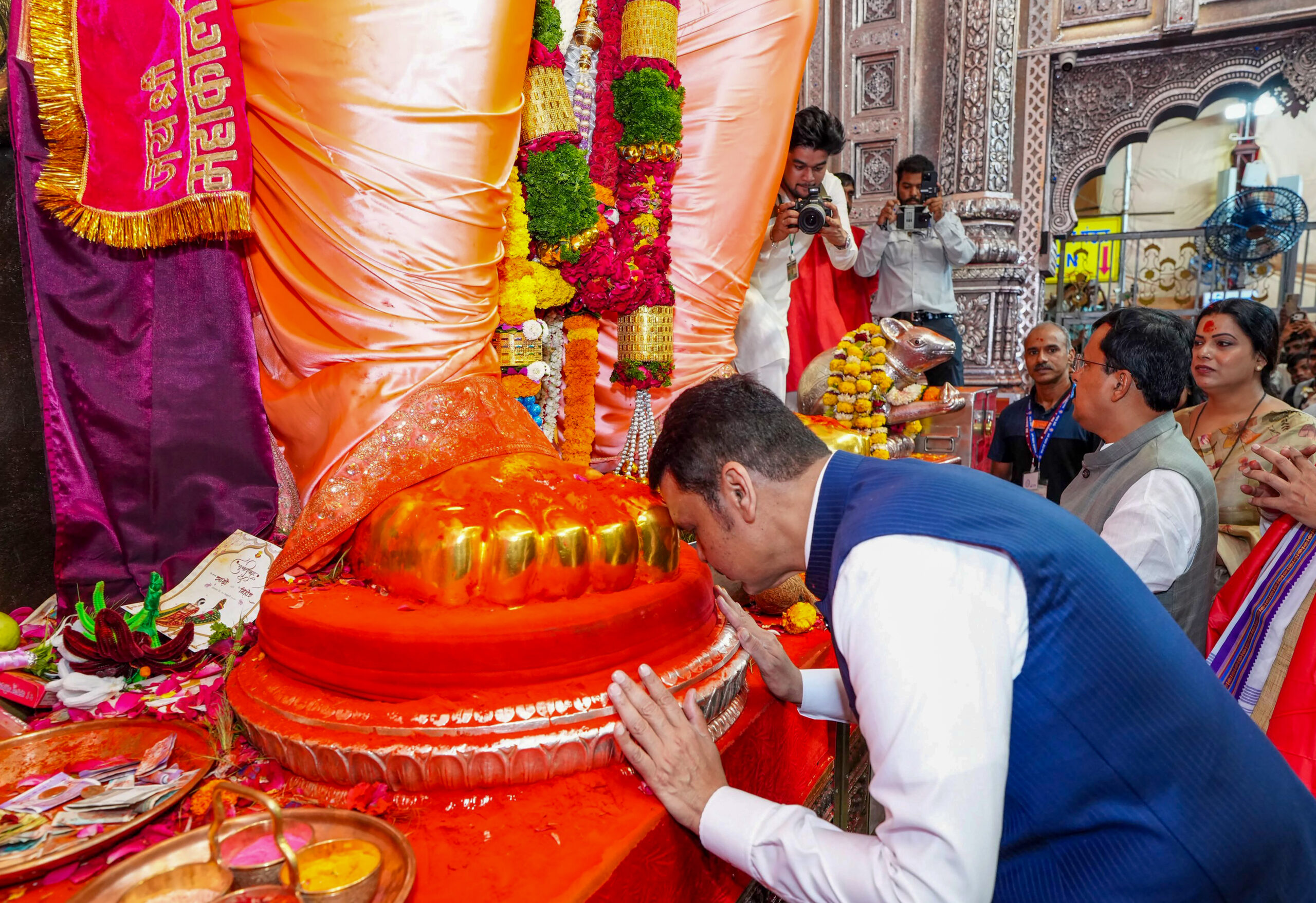Mumbai: Nitin Nabin and CM Fadnavis visit Lalbaugcha Raja #Gallery Mumbai: Nitin Nabin and CM Fadnavis visit Lalbaugcha Raja #Gallery