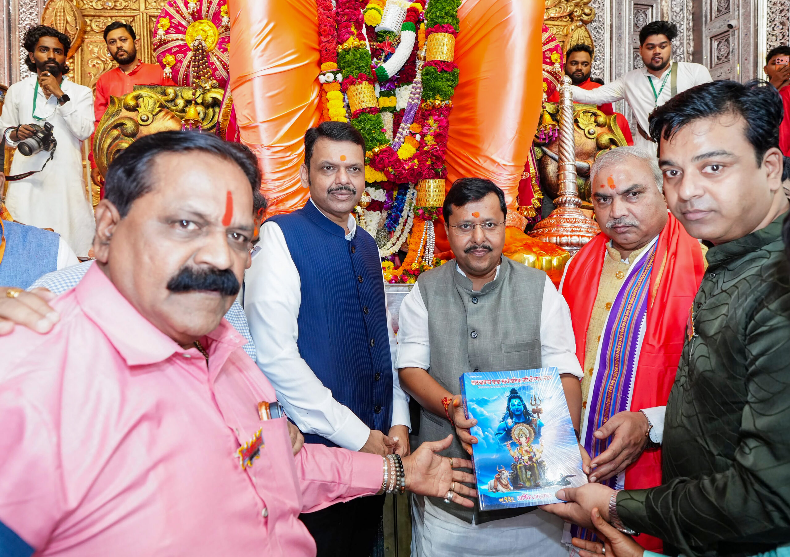 Mumbai: Nitin Nabin and CM Fadnavis visit Lalbaugcha Raja #Gallery Mumbai: Nitin Nabin and CM Fadnavis visit Lalbaugcha Raja #Gallery