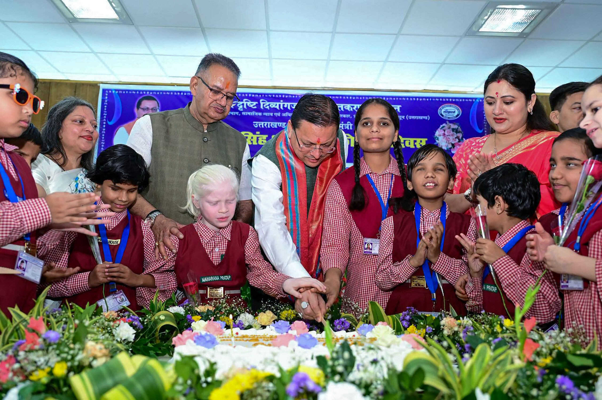 Dehradun: CM Dhami celebrates birthday with children #Gallery Dehradun: CM Dhami celebrates birthday with children #Gallery