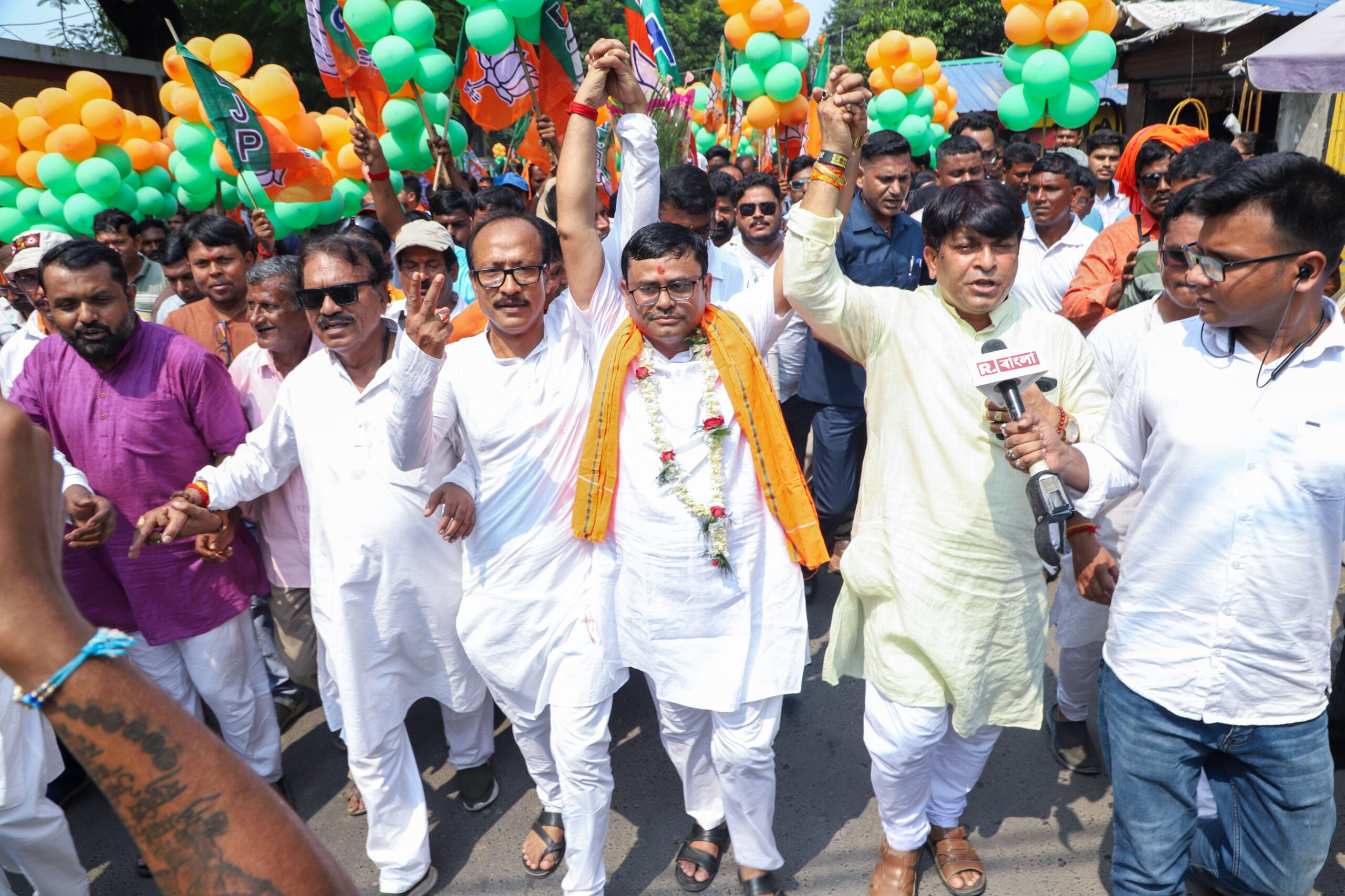 Murshidabad: BJP candidate Shakharav Sarkar heads to file nomination #Gallery Murshidabad: BJP candidate Shakharav Sarkar heads to file nomination #Gallery