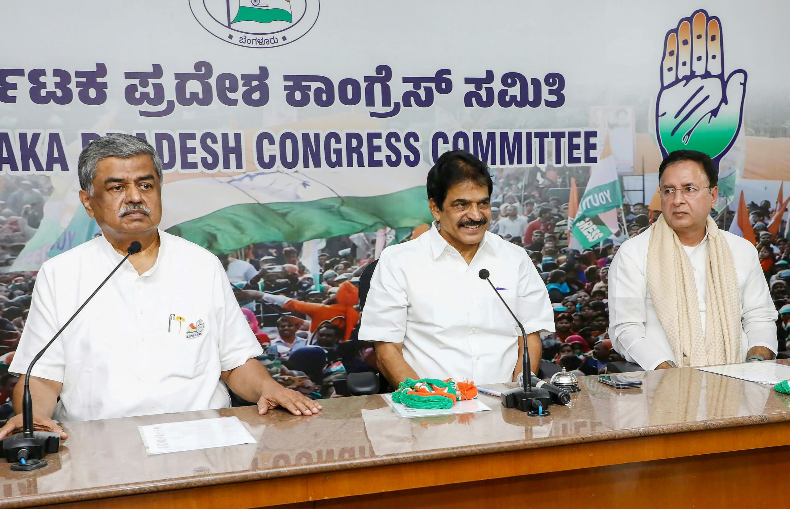 Surjewala backs Karnataka Minister Jarkiholi over ED raids, takes responsibility for absence of woman minister in state Surjewala backs Karnataka Minister Jarkiholi over ED raids, takes responsibility for absence of woman minister in state