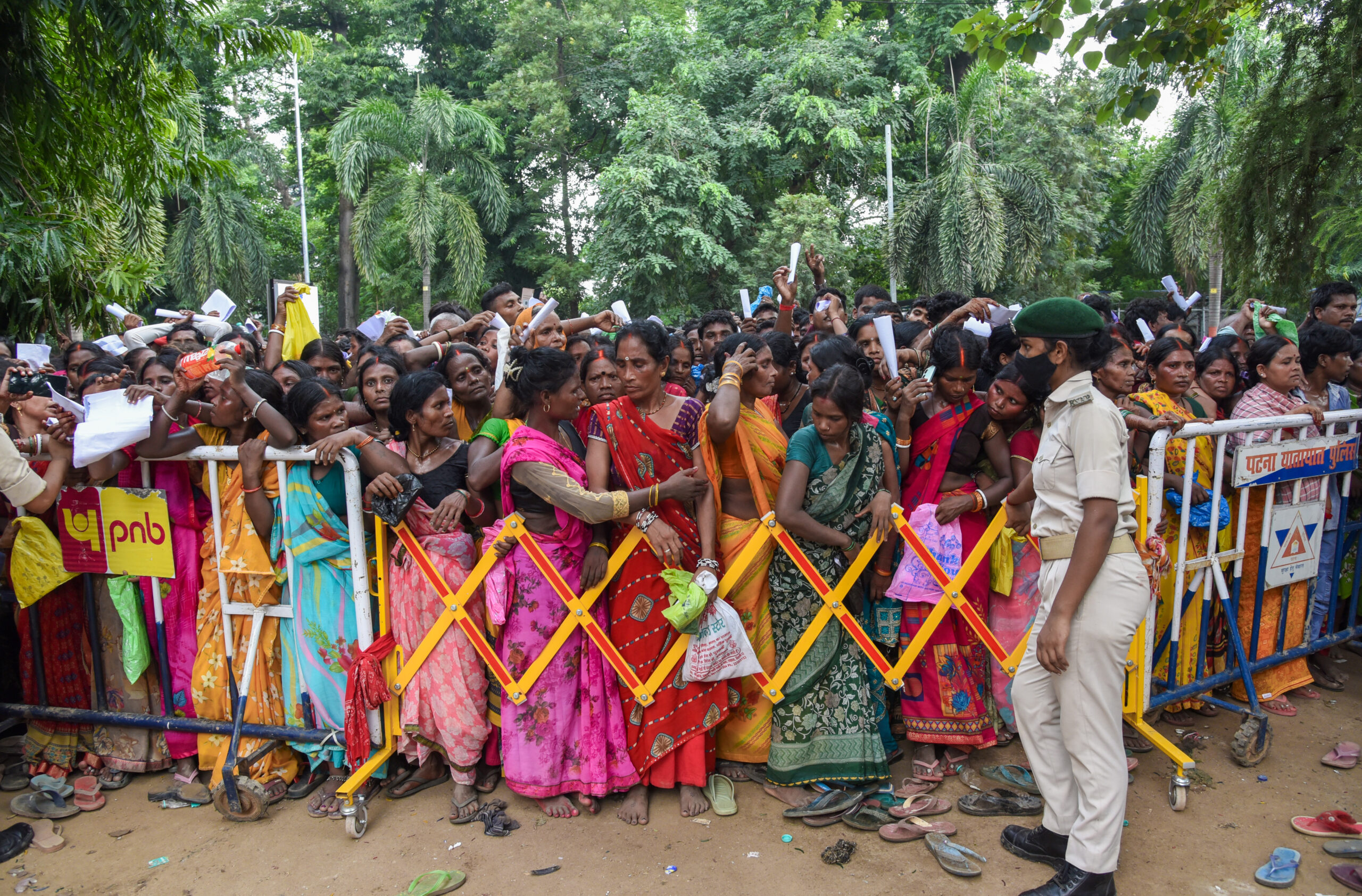 Patna: Women queue for land applications #Gallery Patna: Women queue for land applications #Gallery