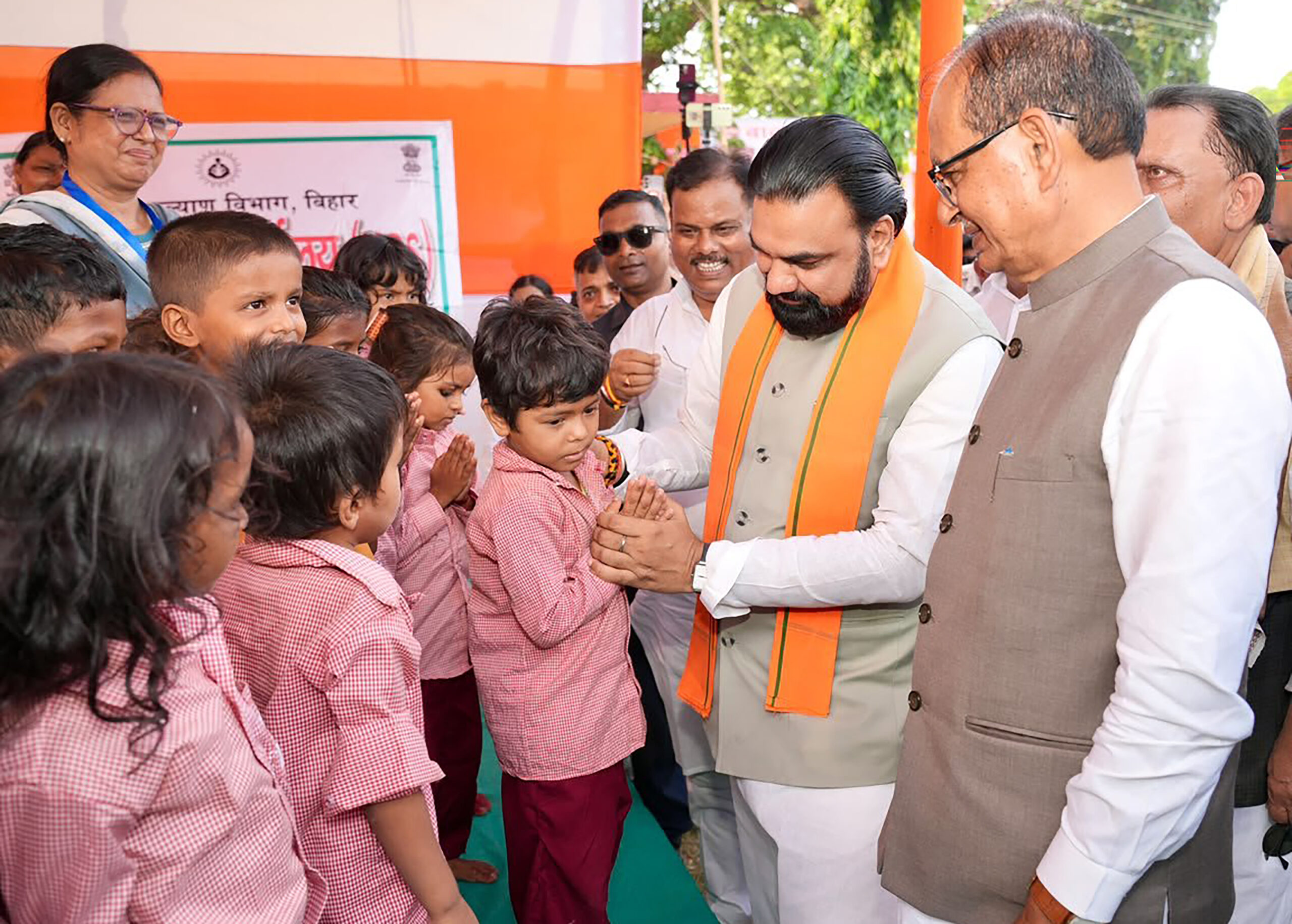 Munger: Bihar Chief Minister Samrat Choudhary and Union Agriculture and Farmers Welfare and Rural Development Minister Shivraj Singh Chouhan inspect a free flood relief camp and interact with flood-affected families at Navagarhi Sheetalpur in Munger district of Bihar on Wednesday, September 16, 2026. (Photo: IANS/X/@samrat4bjp)