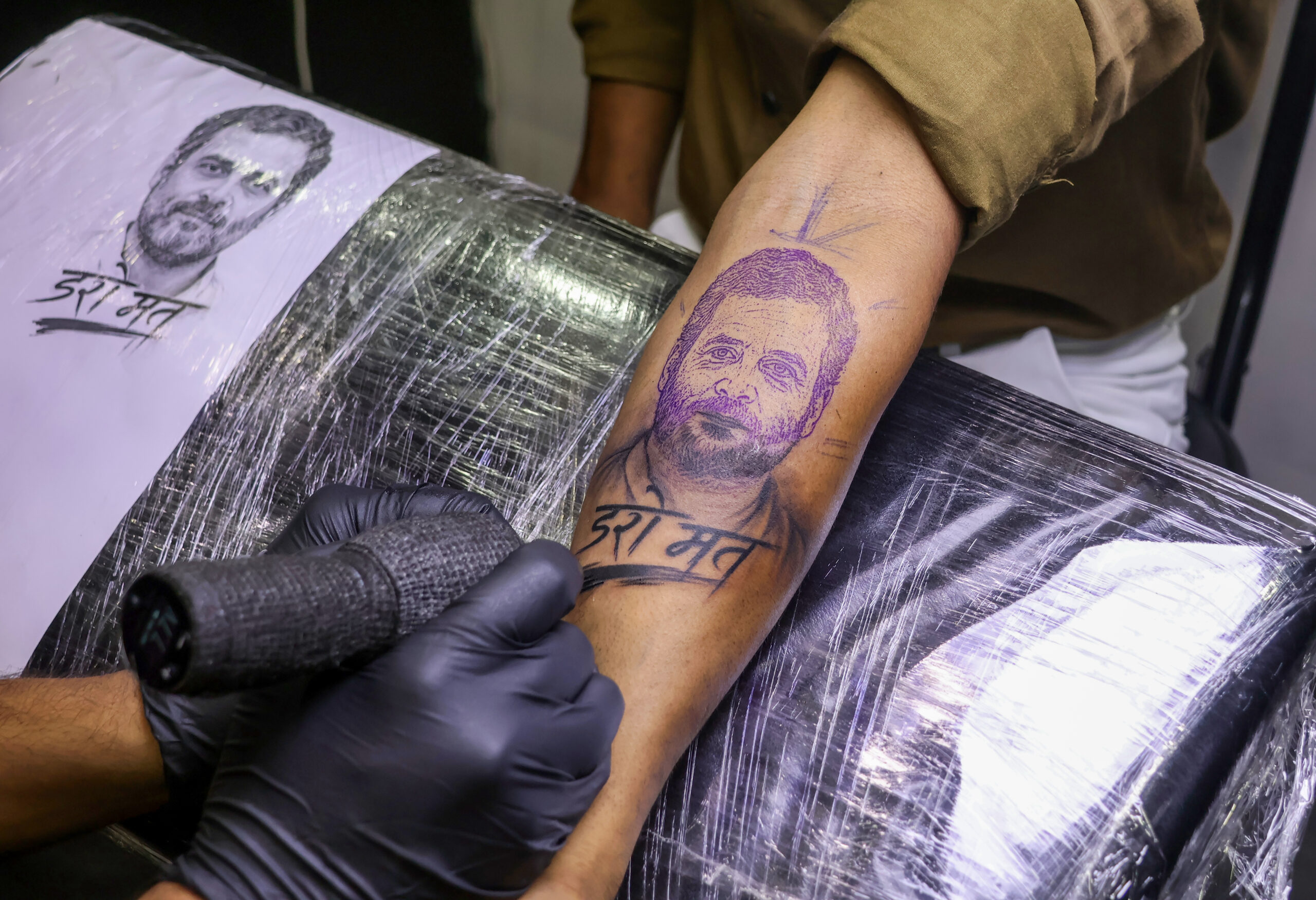 Indore: Student flaunts Rahul Gandhi tattoo ahead of Chhatron Ki Goonj #Gallery Indore: Student flaunts Rahul Gandhi tattoo ahead of Chhatron Ki Goonj #Gallery