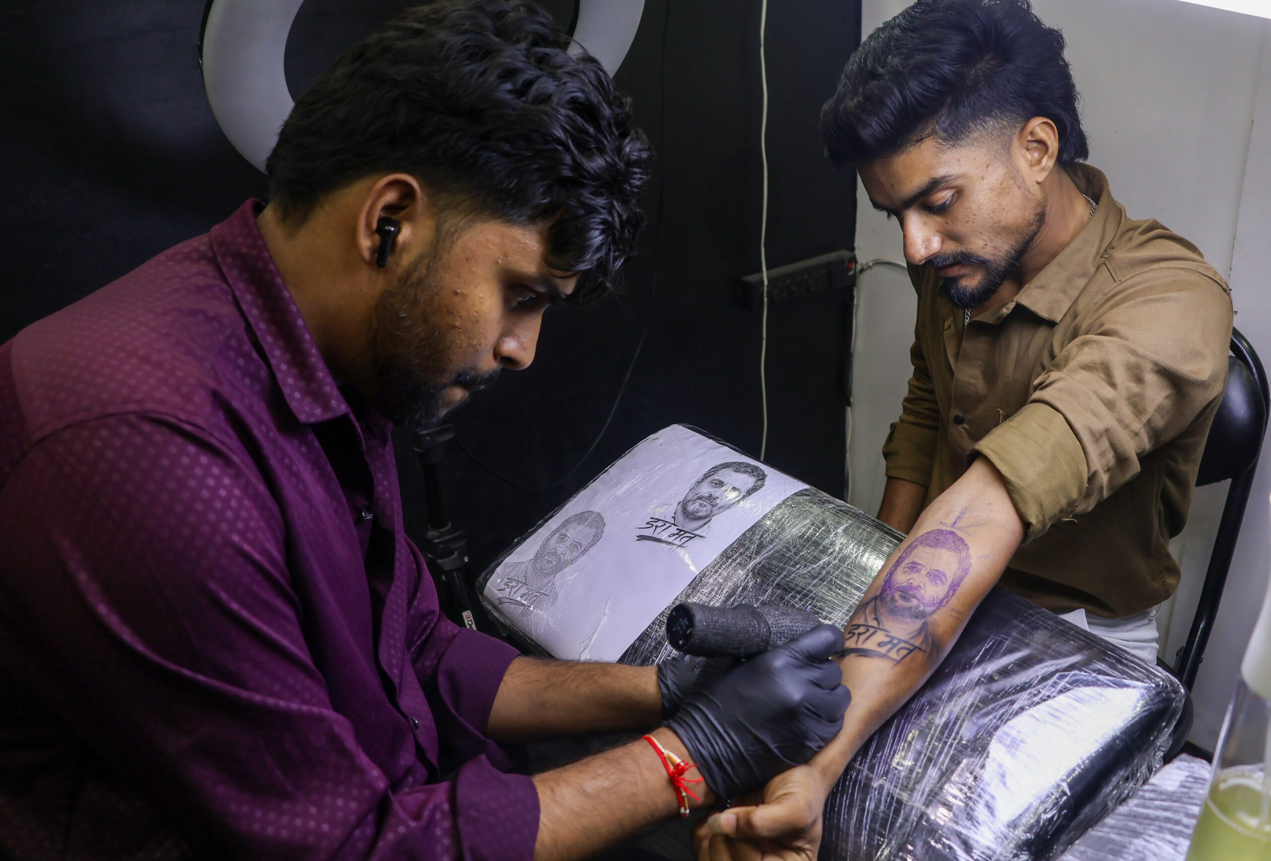 Indore: Student flaunts Rahul Gandhi tattoo ahead of Chhatron Ki Goonj #Gallery Indore: Student flaunts Rahul Gandhi tattoo ahead of Chhatron Ki Goonj #Gallery