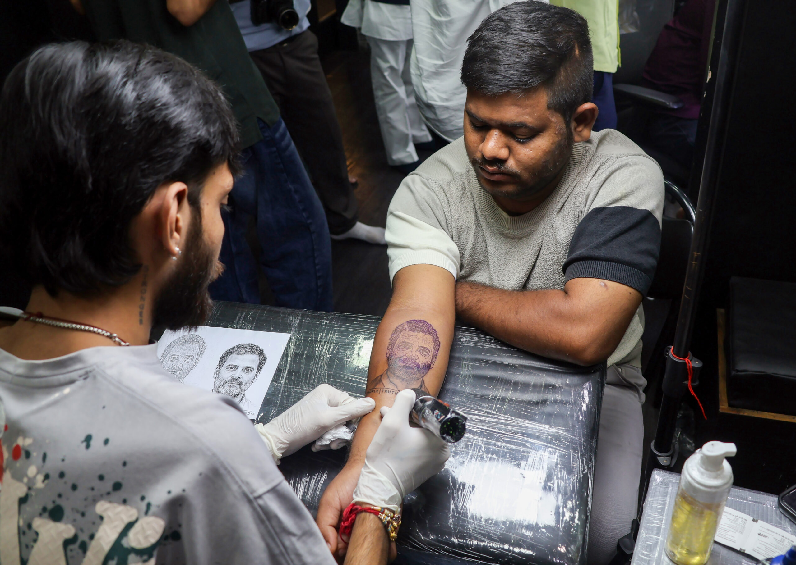 Indore: Student flaunts Rahul Gandhi tattoo ahead of Chhatron Ki Goonj #Gallery Indore: Student flaunts Rahul Gandhi tattoo ahead of Chhatron Ki Goonj #Gallery