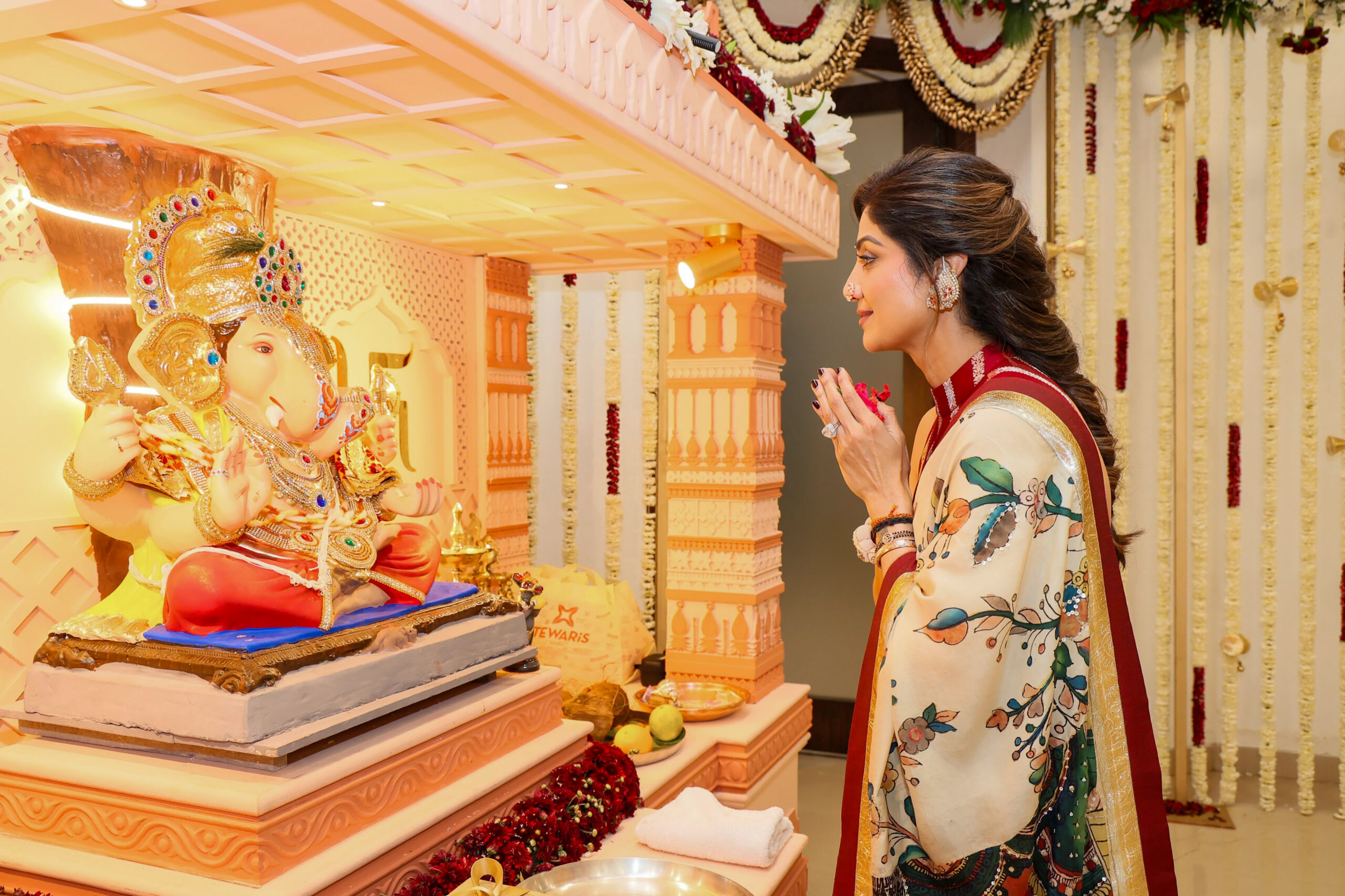 Mumbai: Actor Shilpa Shetty offers prayers during Ganesh Chaturthi celebrations at Maharashtra Chief Minister Devendra Fadnavis’ official residence in Mumbai, Maharashtra, on Wednesday, September 16, 2026. (Photo: IANS/X/@CMOMaharashtra)