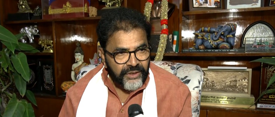 Entire song should be sung: BJP slams Karnataka order 'restricting' Vande Mataram to first two stanzas Entire song should be sung: BJP slams Karnataka order 'restricting' Vande Mataram to first two stanzas