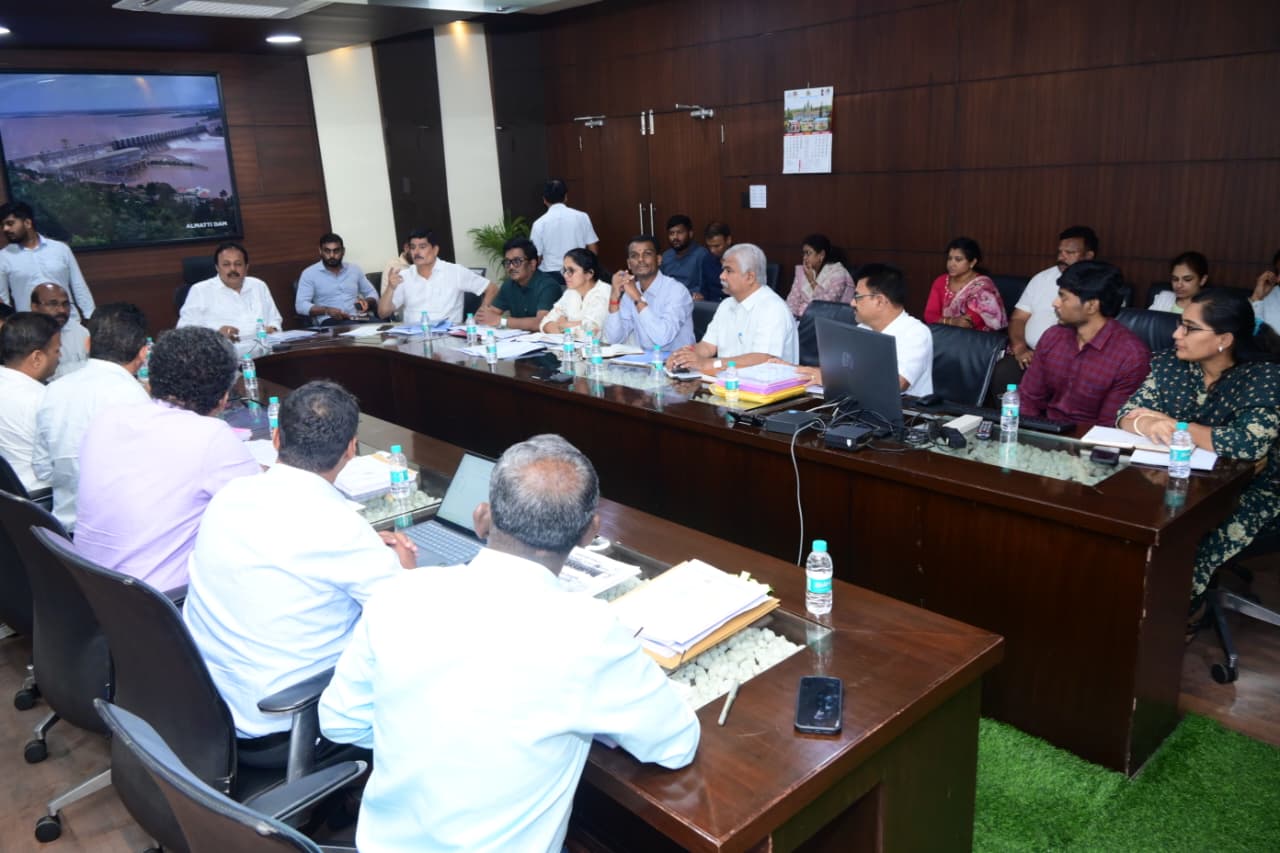 Karnataka Minister pulls up officials, directs them to expedite Mekedatu project Karnataka Minister pulls up officials, directs them to expedite Mekedatu project
