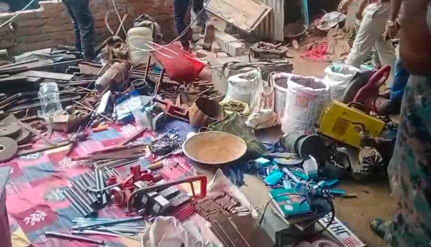 Illegal mini arms factory busted in Jharkhand's Godda, RTI activist named as main accused Illegal mini arms factory busted in Jharkhand's Godda, RTI activist named as main accused