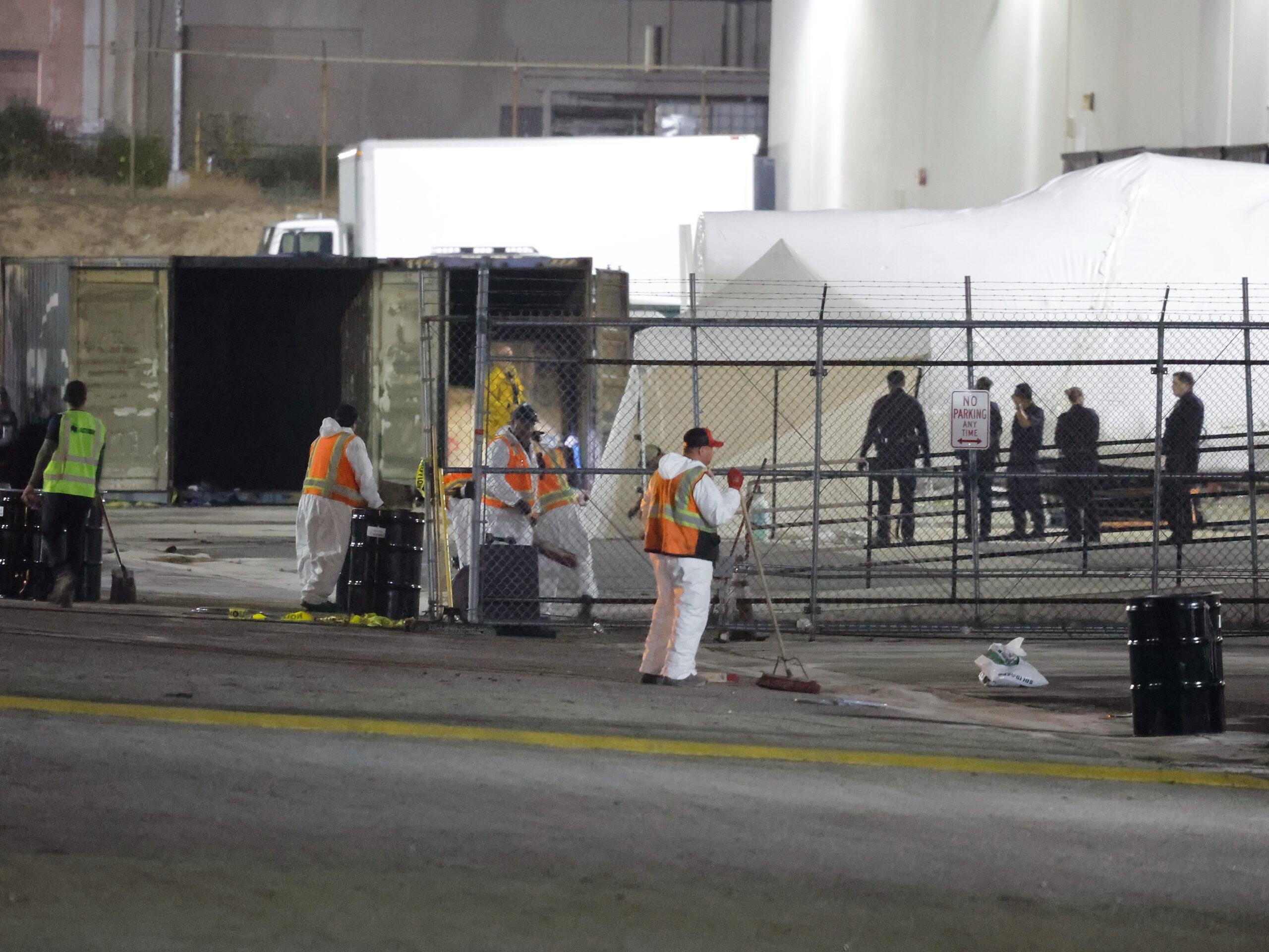 Los Angeles: Police and firefighters investigate helicopter crash site #Gallery Los Angeles: Police and firefighters investigate helicopter crash site #Gallery