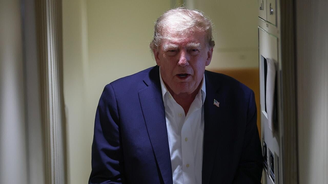 Democrats have clear edge over Republicans in midterms with Trump approval at 38%, new poll shows (Video) Democrats have clear edge over Republicans in midterms with Trump approval at 38%, new poll shows (Video)