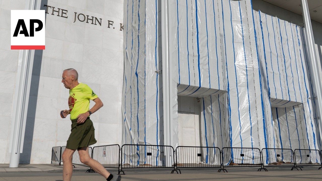 Fencing goes up at Kennedy Center building after Trump-aligned board votes to close it (Video)