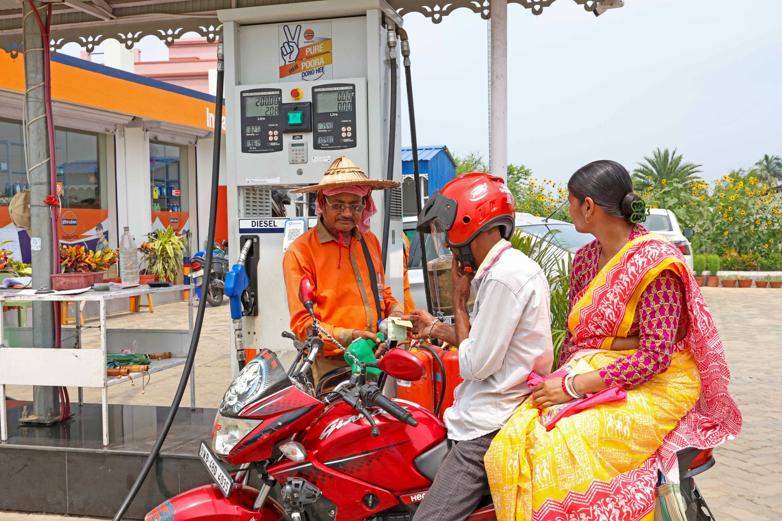 Birbhum: A petrol pump attendant fills fuel in a vehicle at a petrol pump following a hike in petrol and diesel prices by 96 paise and 94 paise per litre respectively, after a Rs 3 increase on Friday marking the second fuel price hike in less than a week amid rising global crude oil prices linked to the ongoing West Asia conflict and disruptions around the Strait of Hormuz, at Layekbazar in Birbhum district of West Bengal on Tuesday, May 19, 2026. (Photo: IANS)