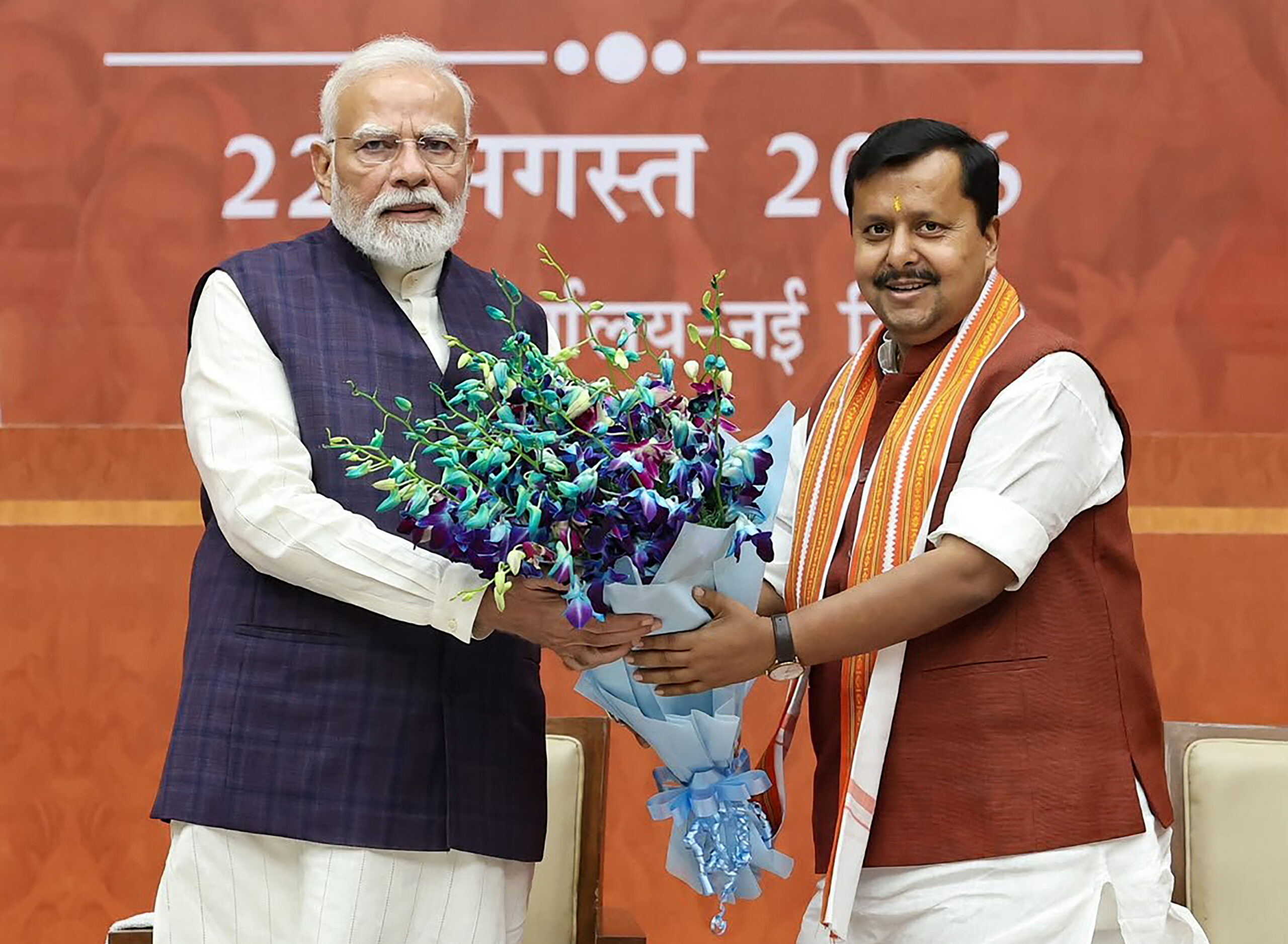 New Delhi: Prime Minister Narendra Modi is being felicitated by BJP National President Nitin Nabin during a meeting of the party's newly appointed national office-bearers at the party headquarters in New Delhi on Saturday, August 22, 2026. (Photo: IANS/X/@narendramodi)