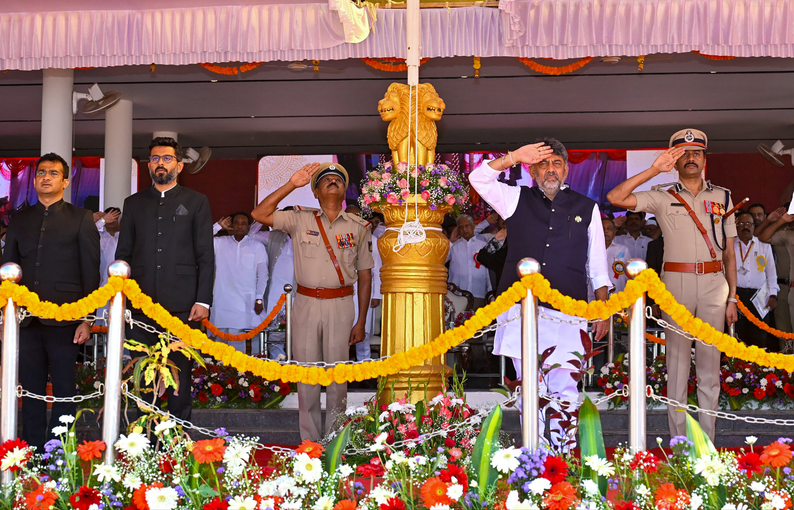 Kalaburagi: Karnataka CM D.K. Shivakumar participates in Kalyana Karnataka Utsava #Gallery Kalaburagi: Karnataka CM D.K. Shivakumar participates in Kalyana Karnataka Utsava #Gallery