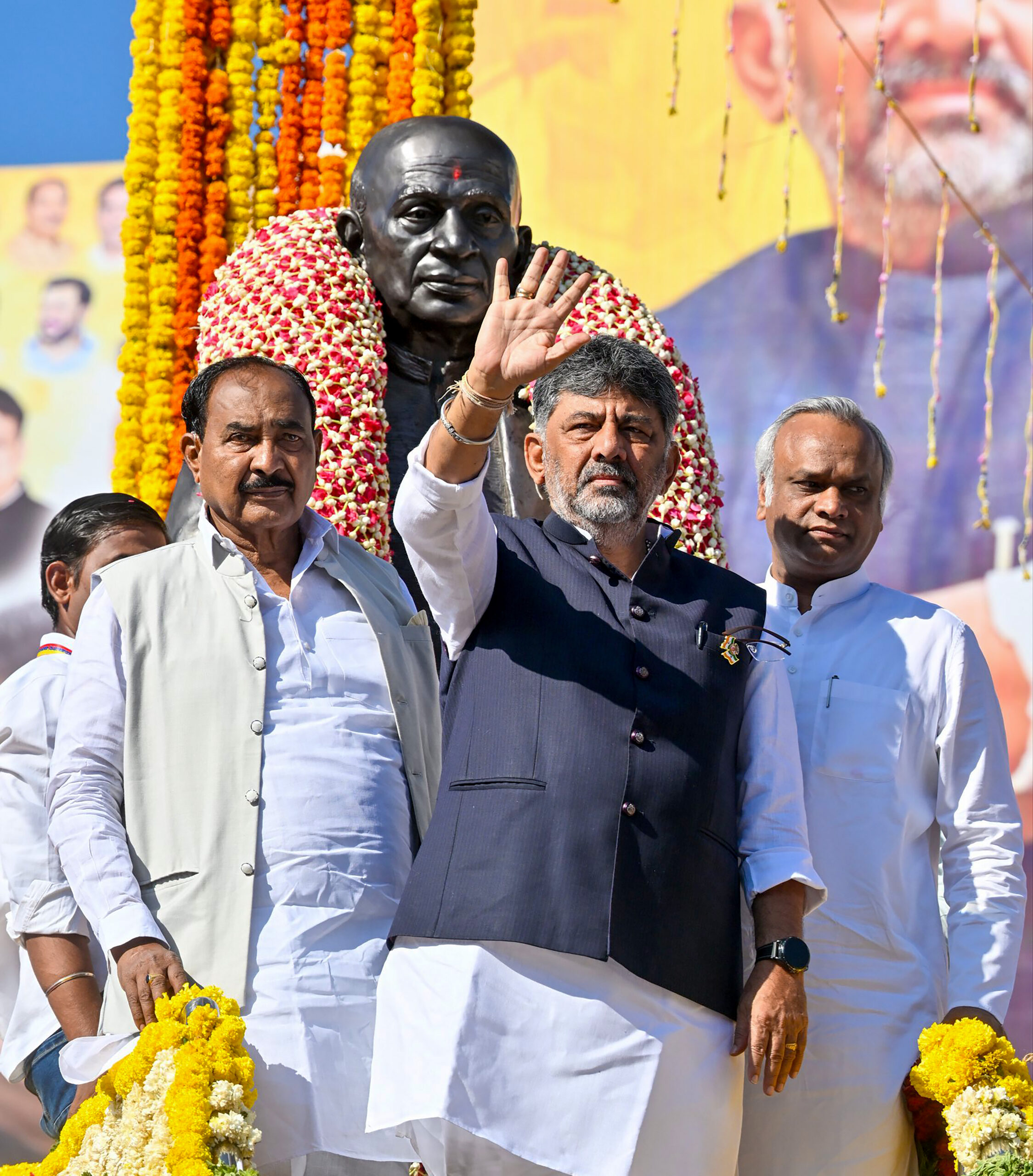 Kalaburagi: CM DK Shivakumar pays tribute to Sardar Vallabhbhai Patel - #Gallery Kalaburagi: CM DK Shivakumar pays tribute to Sardar Vallabhbhai Patel - #Gallery
